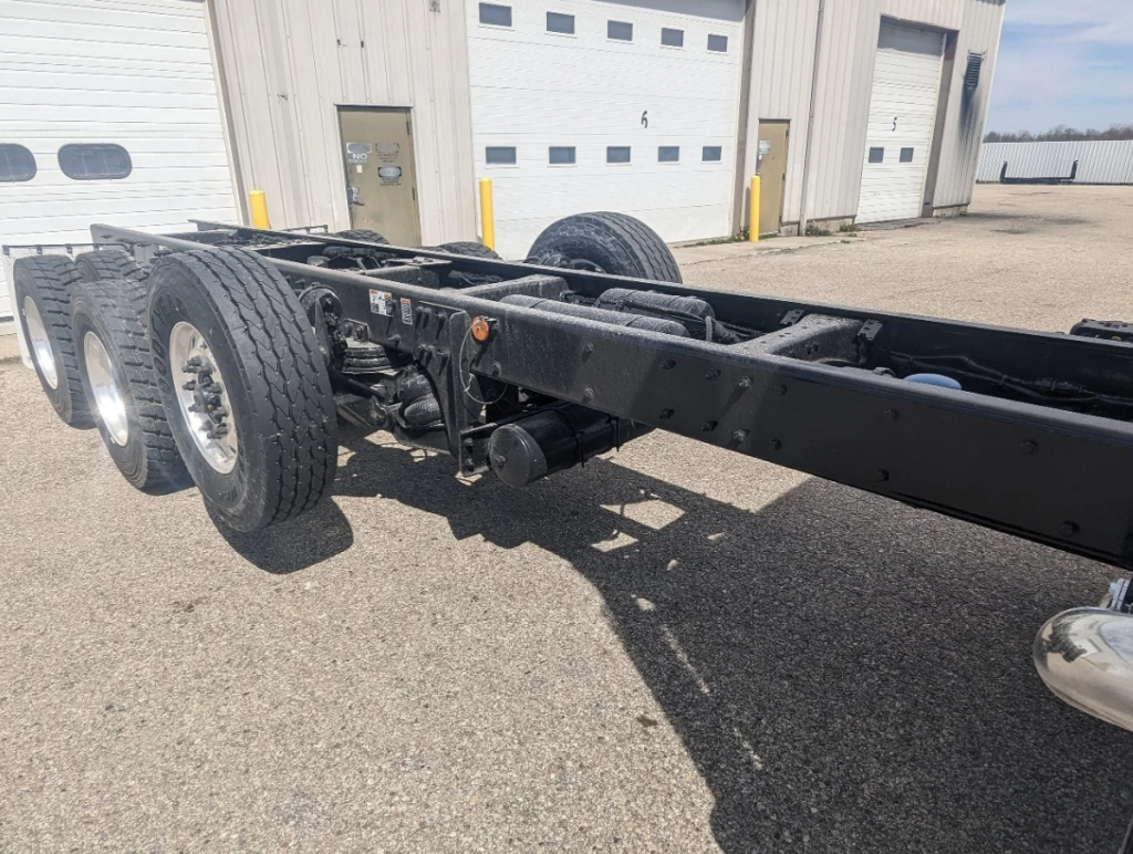 New 2025 KENWORTH T880 Cab Chassis Truck - Quality Truck and Equipment