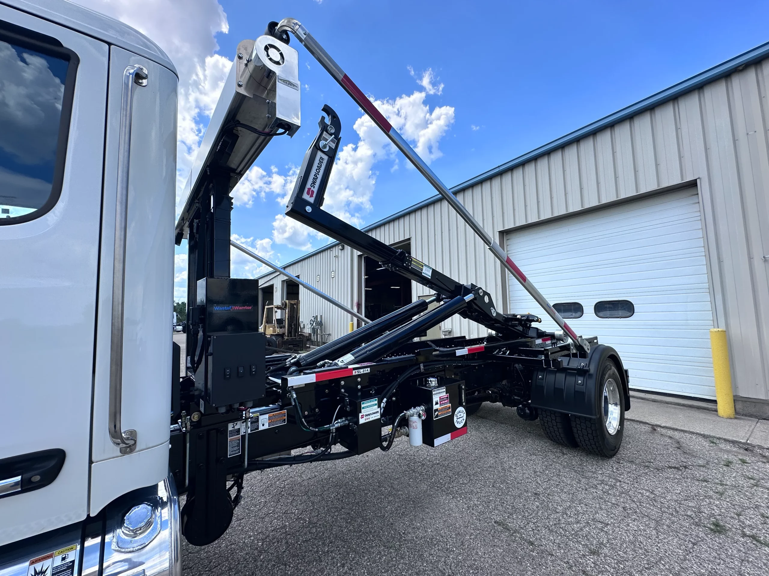 New 2025 PETERBILT 536 Hooklift Truck - image 6 of 6