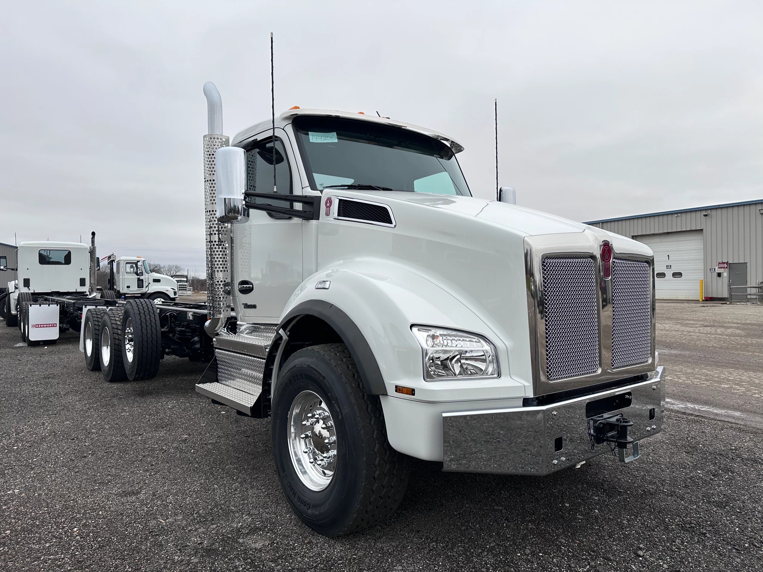 New 2025 KENWORTH T880 Hooklift Truck New 2025 KENWORTH T880 Hooklift Truck - image 1 of 6