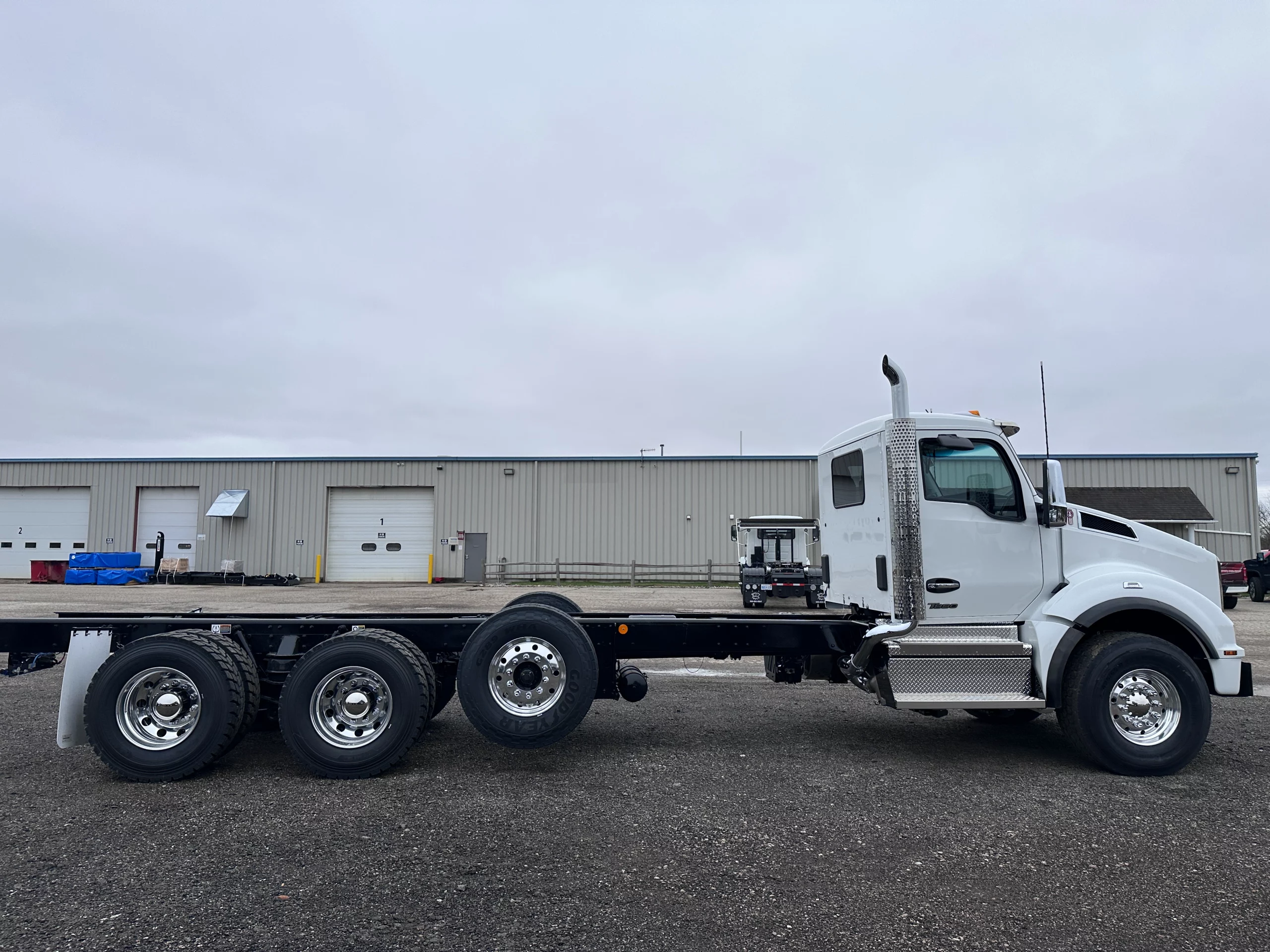 New 2025 KENWORTH T880 Hooklift Truck New 2025 KENWORTH T880 Hooklift Truck - image 4 of 6