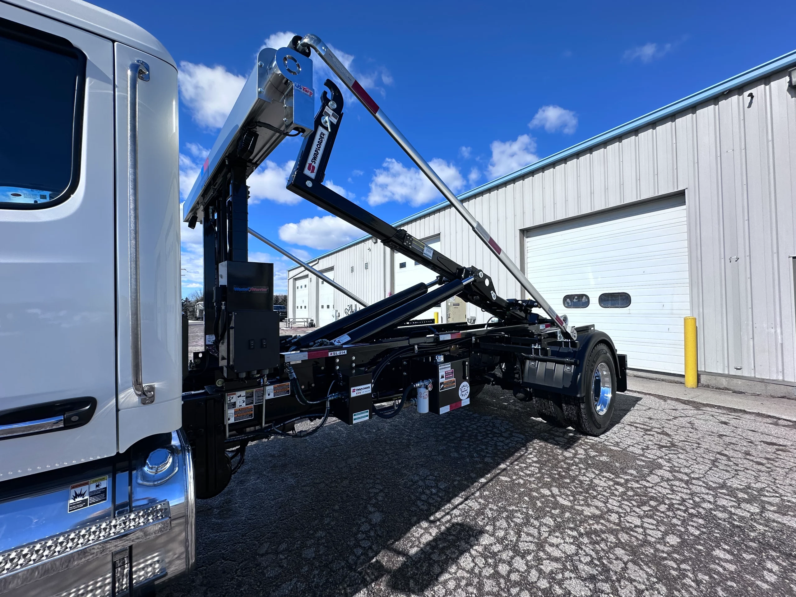 New 2025 PETERBILT 536 Hooklift Truck - image 4 of 6
