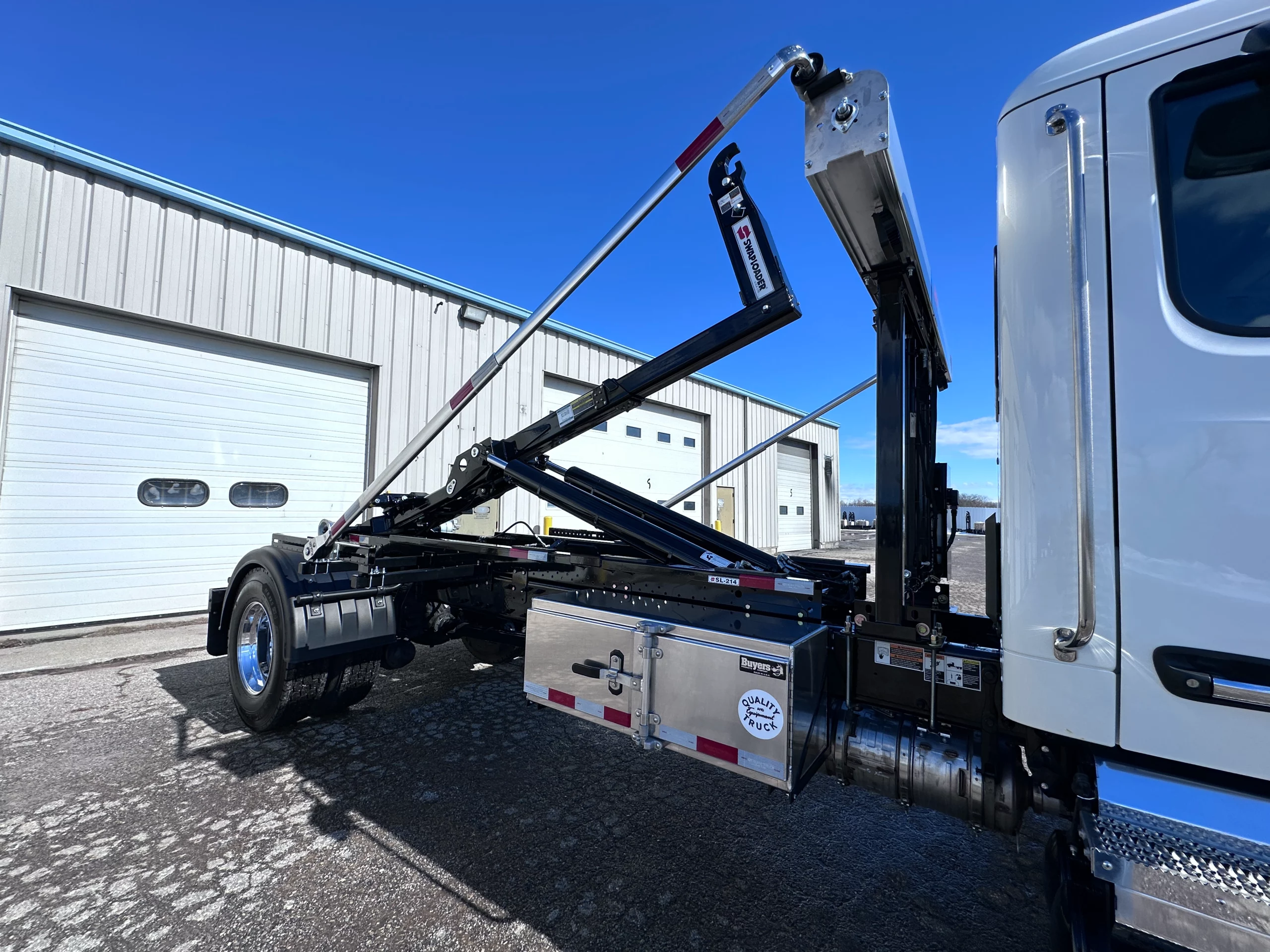 New 2025 PETERBILT 536 Hooklift Truck - image 6 of 6