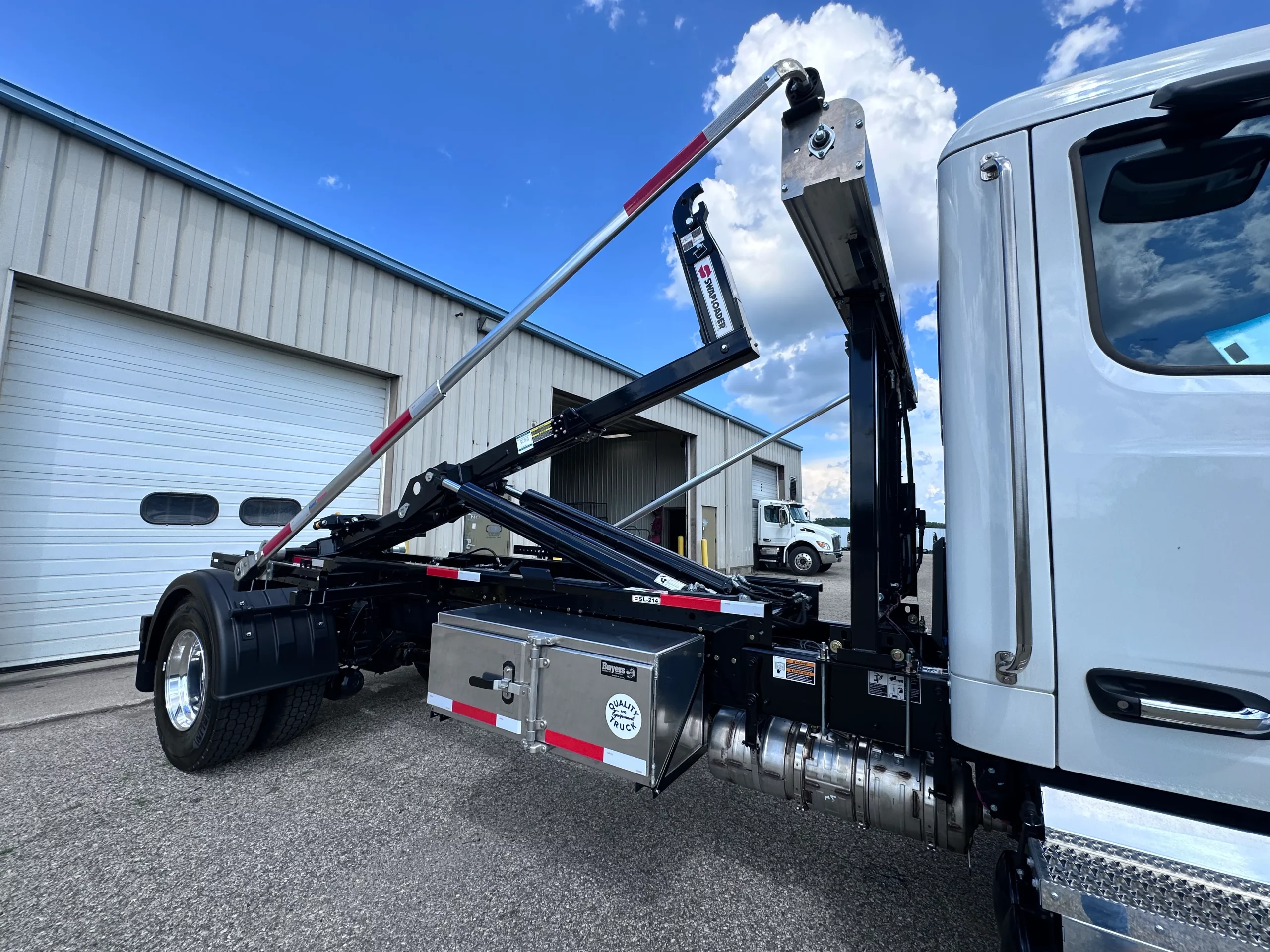 New 2025 PETERBILT 536 Hooklift Truck - image 6 of 6