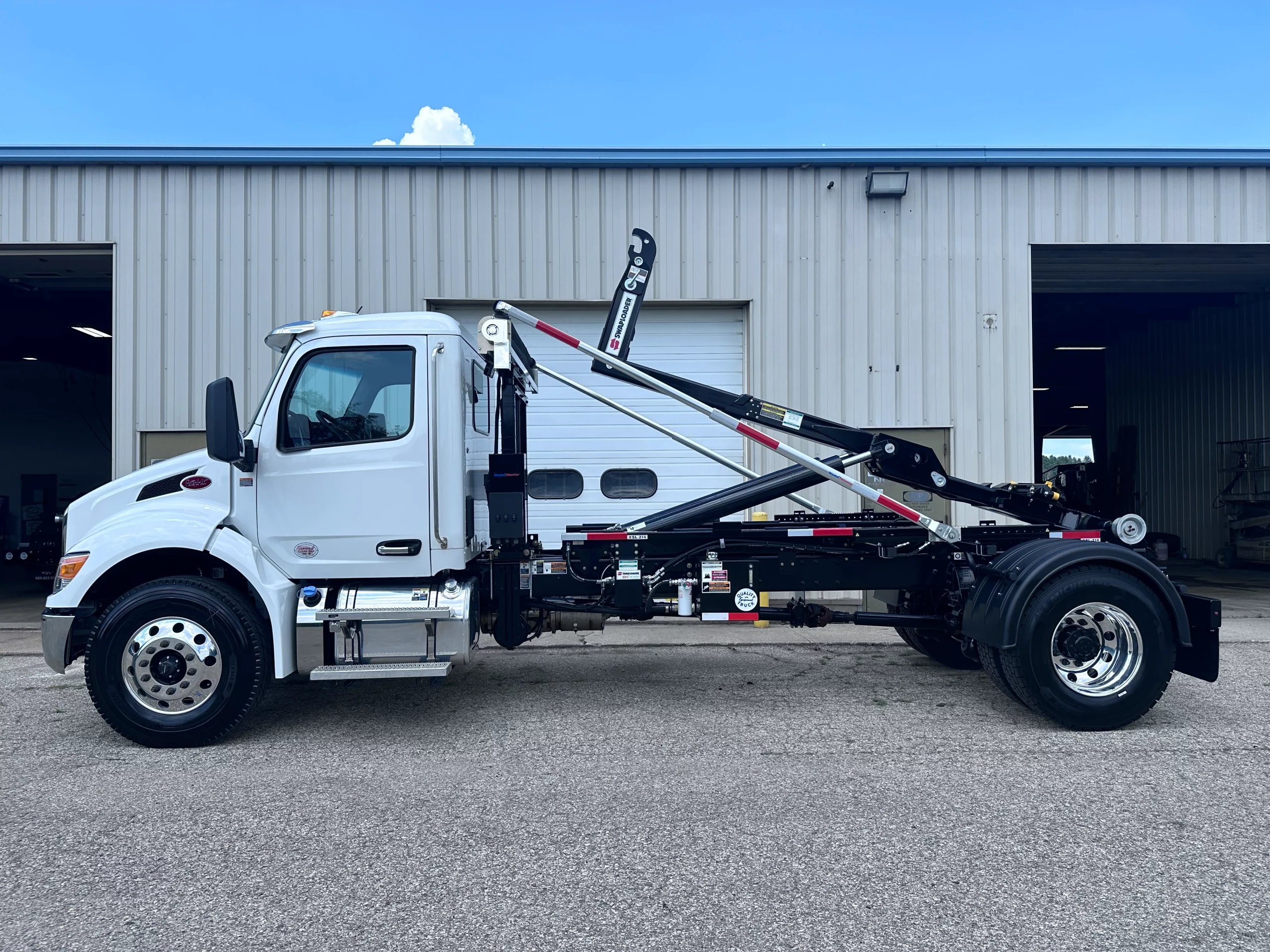 New 2025 PETERBILT 536 Hooklift Truck - image 5 of 6