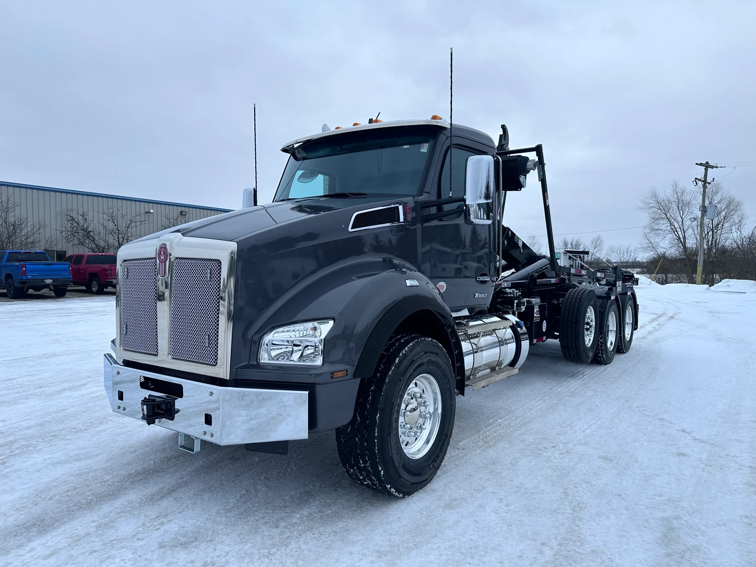 New 2025 Kenworth T880 Hooklift Truck New 2025 KENWORTH T880 Hooklift Truck - image 3 of 6