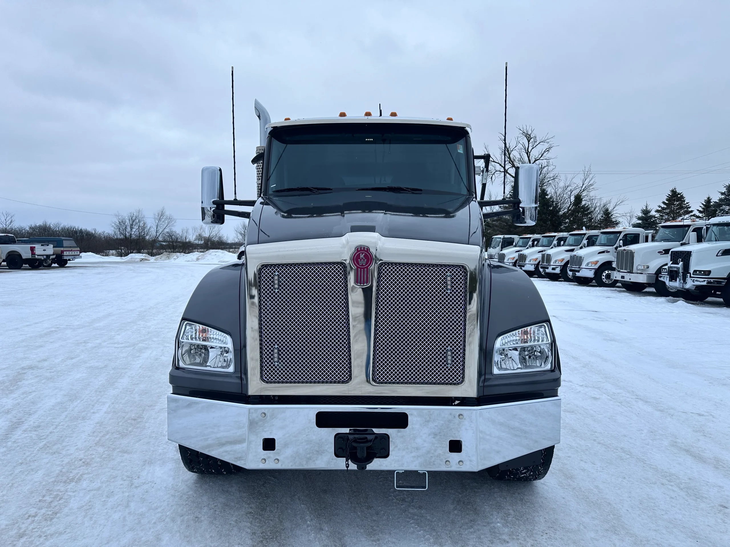 New 2025 Kenworth T880 Hooklift Truck New 2025 KENWORTH T880 Hooklift Truck - image 2 of 6