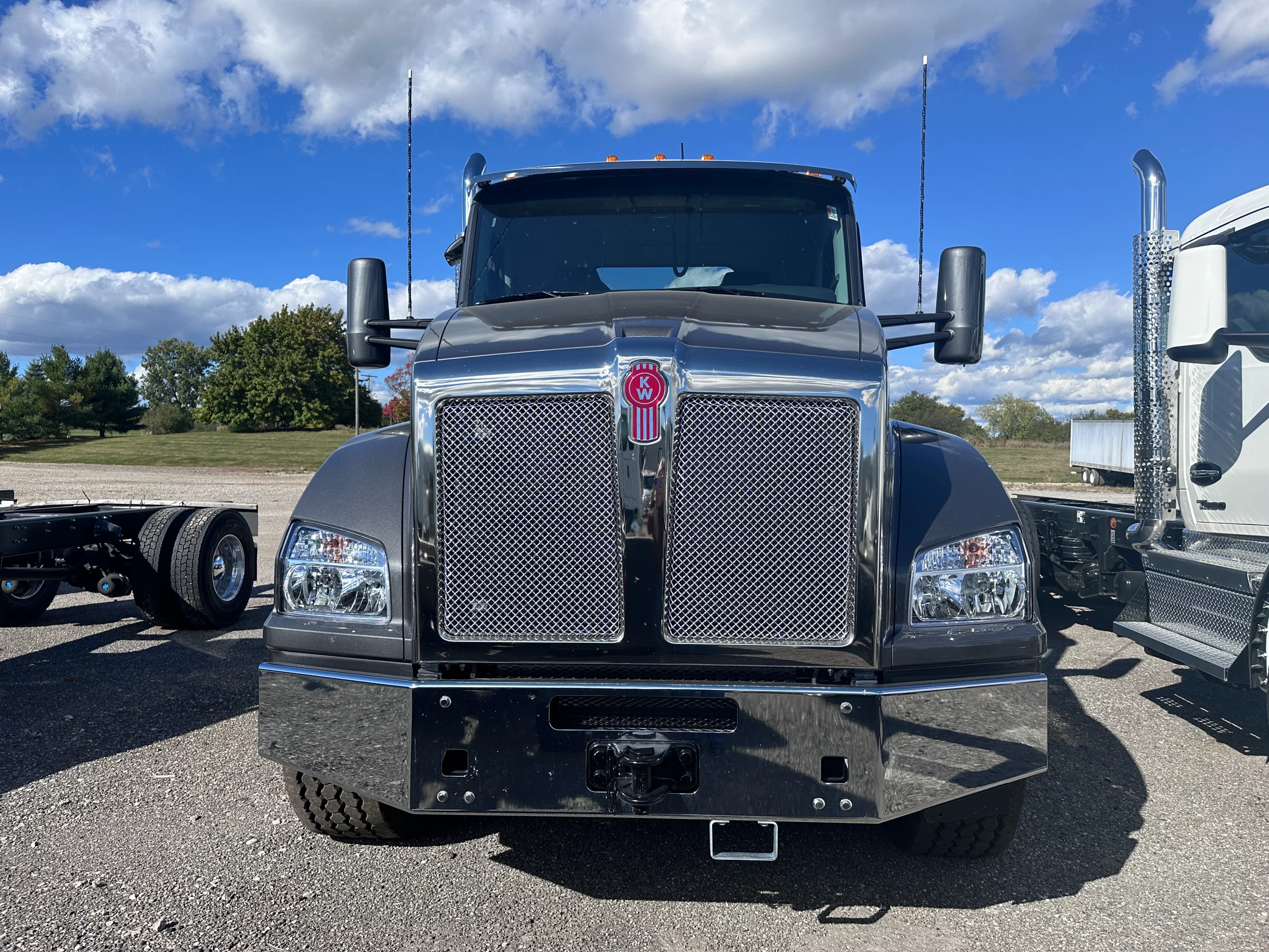 New Grey Kenworth T880 Hooklift Truck - image 2 of 6