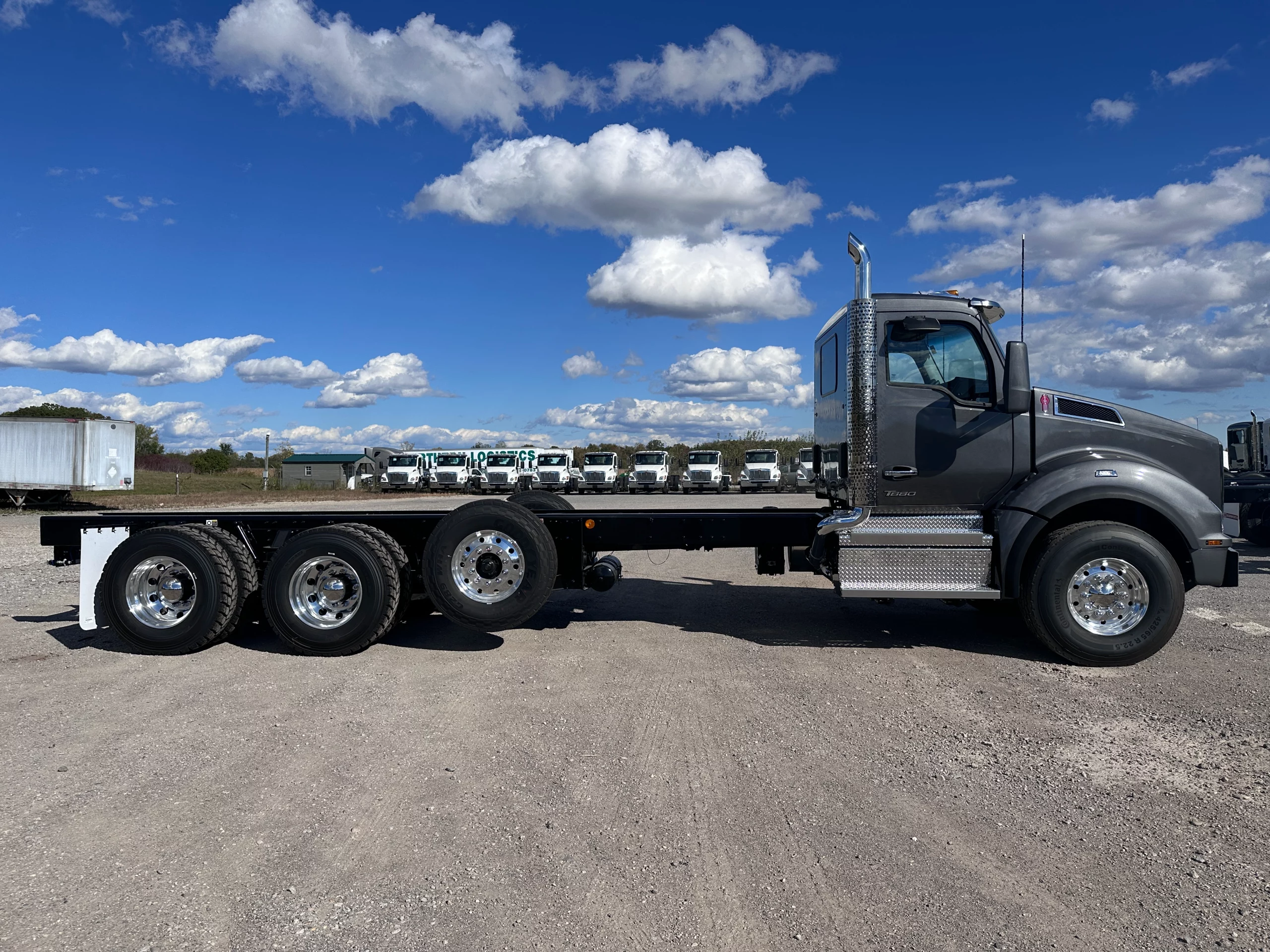 New Grey Kenworth T880 Hooklift Truck - image 4 of 6