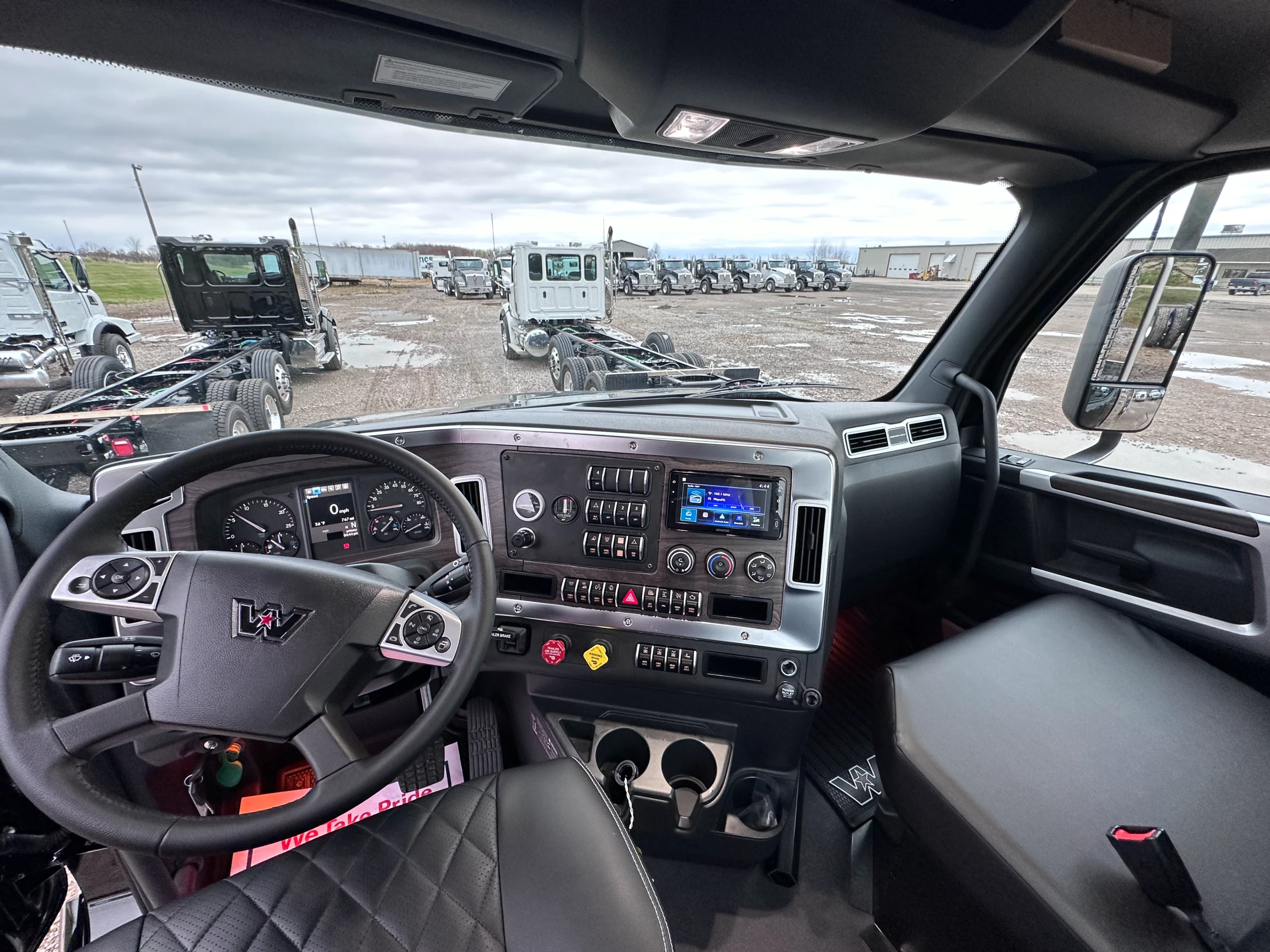 New 2025 WESTERN STAR 49X Hooklift Truck - image 4 of 6