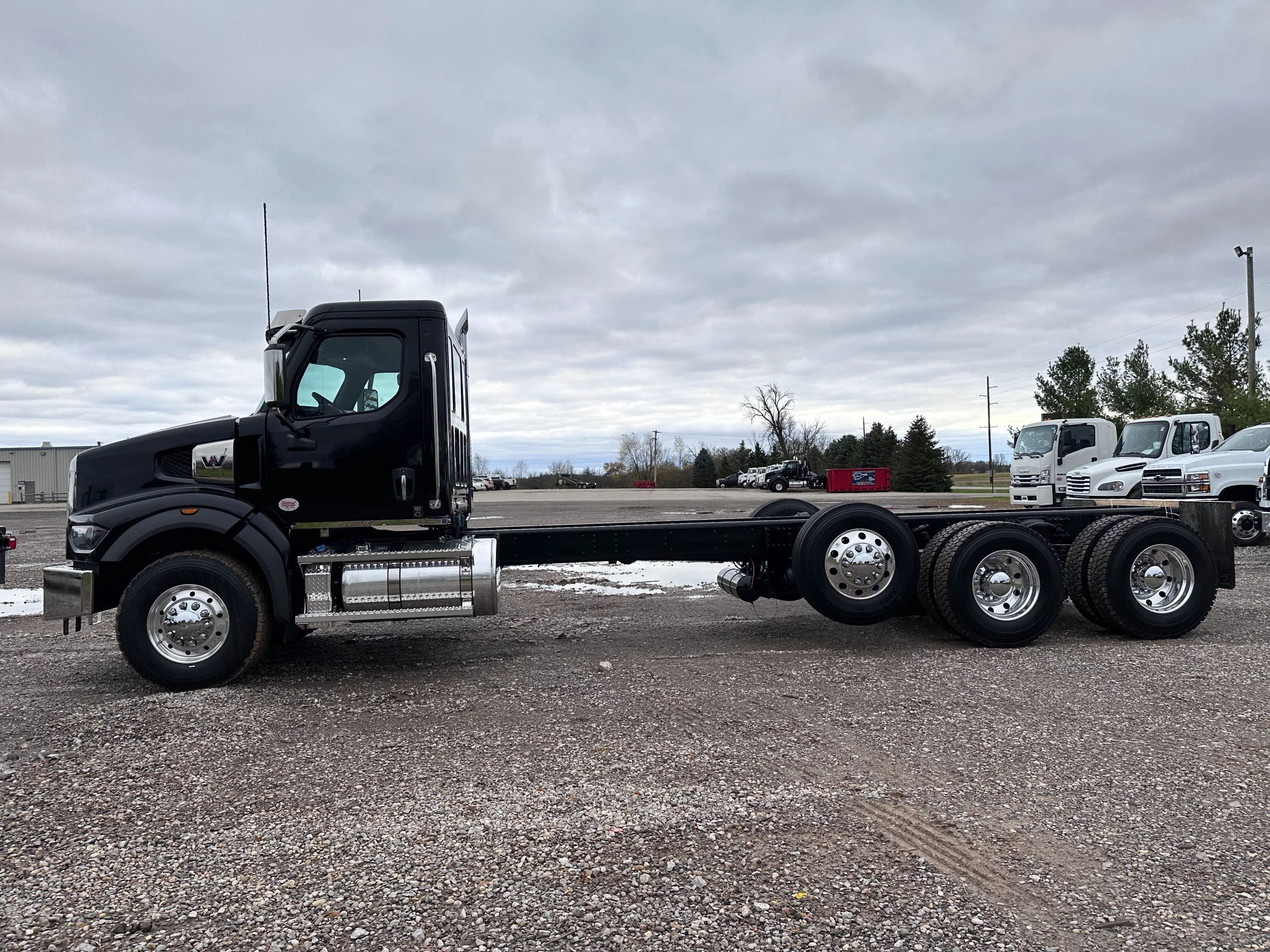 New 2025 WESTERN STAR 49X Hooklift Truck - image 6 of 6