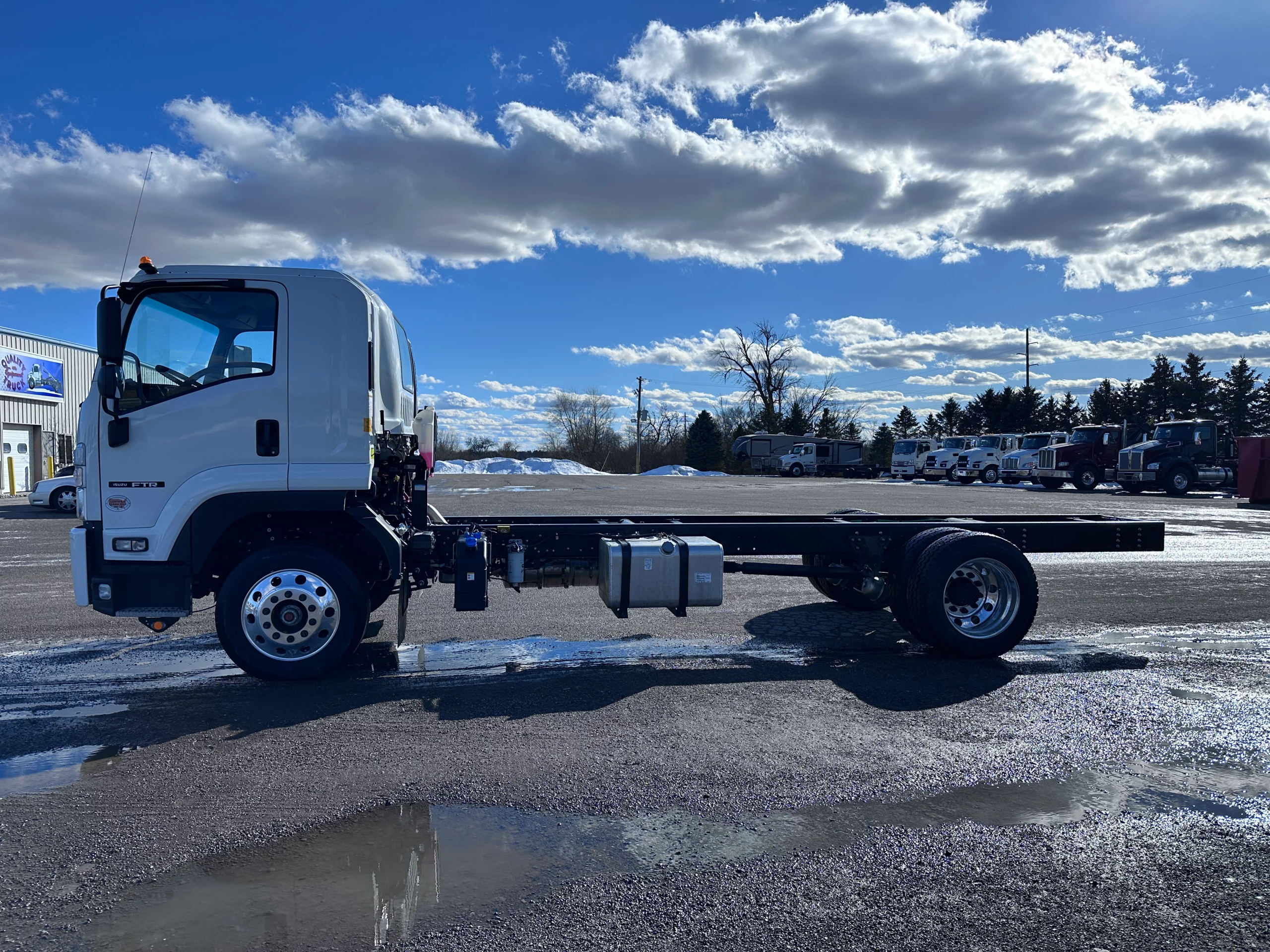 New 2025 Isuzu FTR Hooklift Truck - image 5 of 6