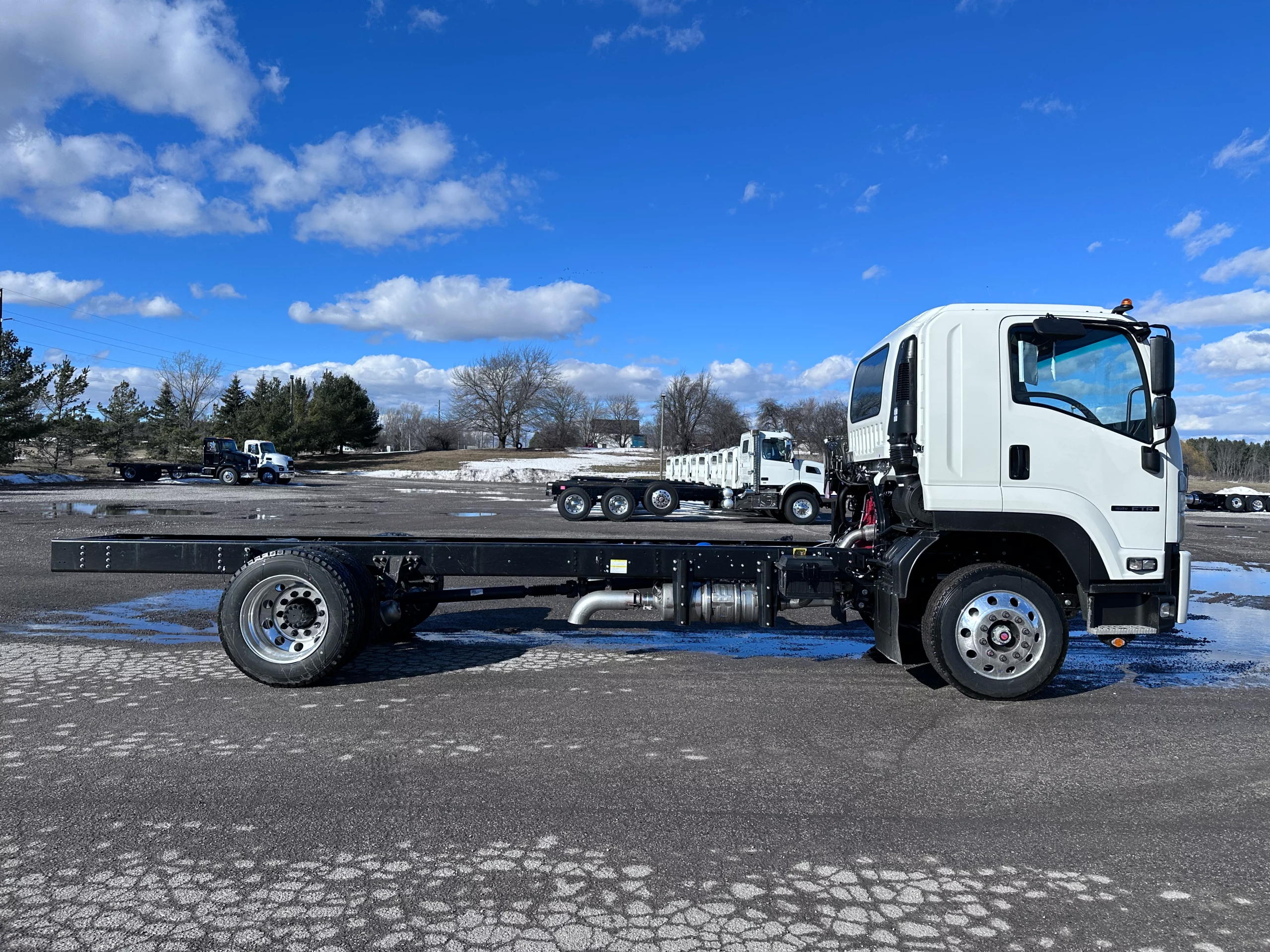 New 2025 Isuzu FTR Hooklift Truck - image 4 of 6