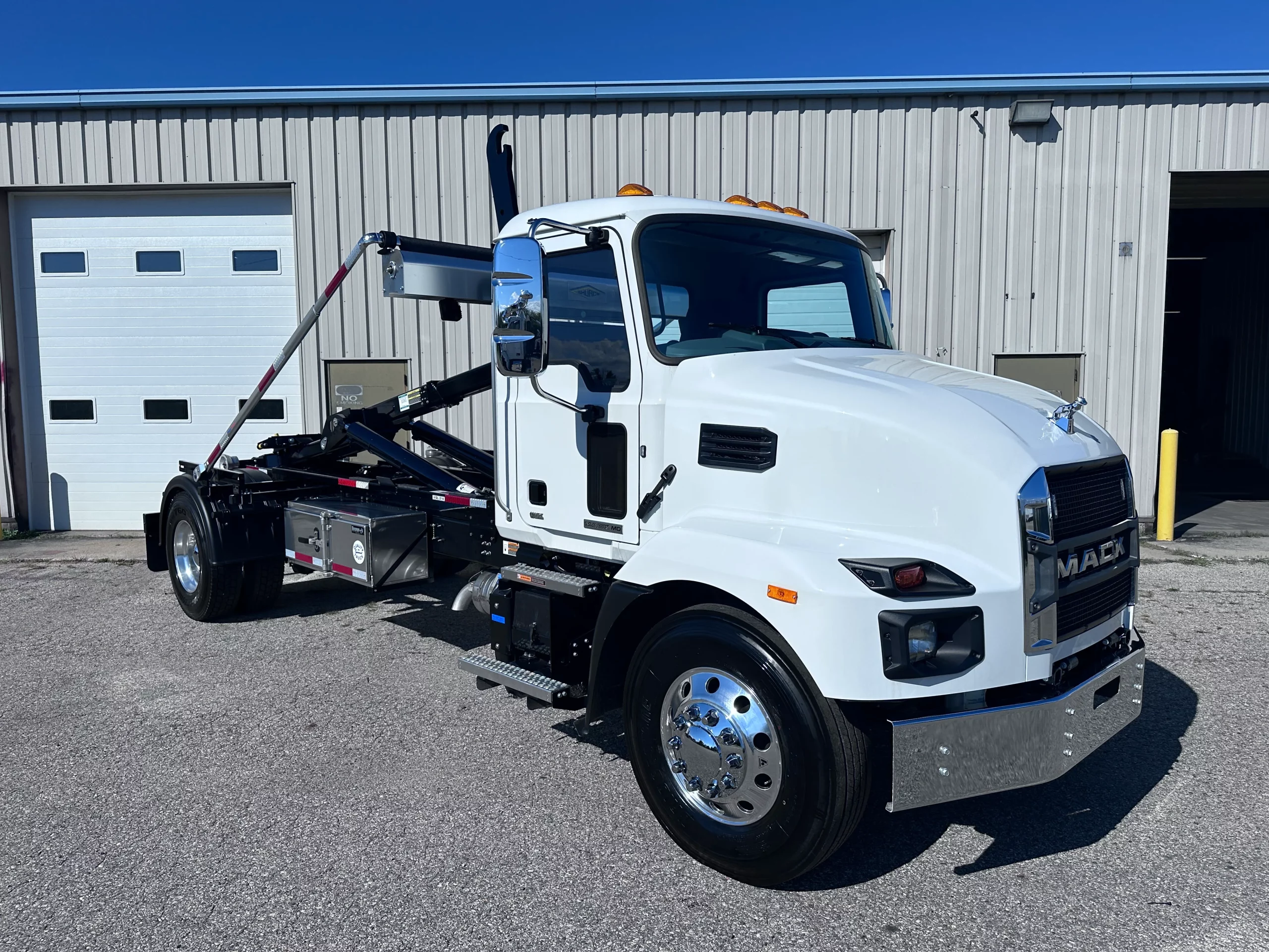 NEW 2026 Mack MD7 Hooklift Truck - image 1 of 6