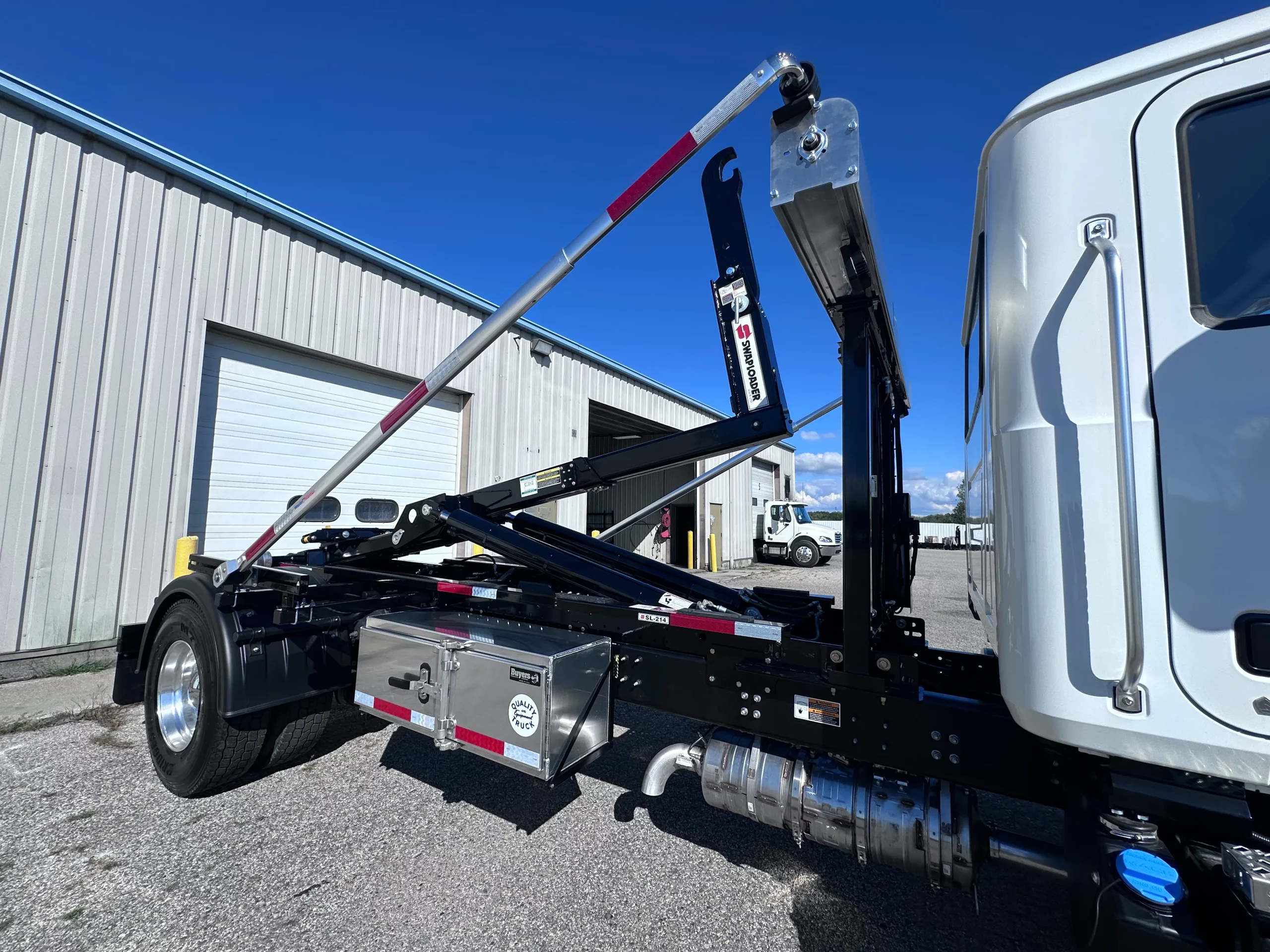 NEW 2026 Mack MD7 Hooklift Truck - image 6 of 6