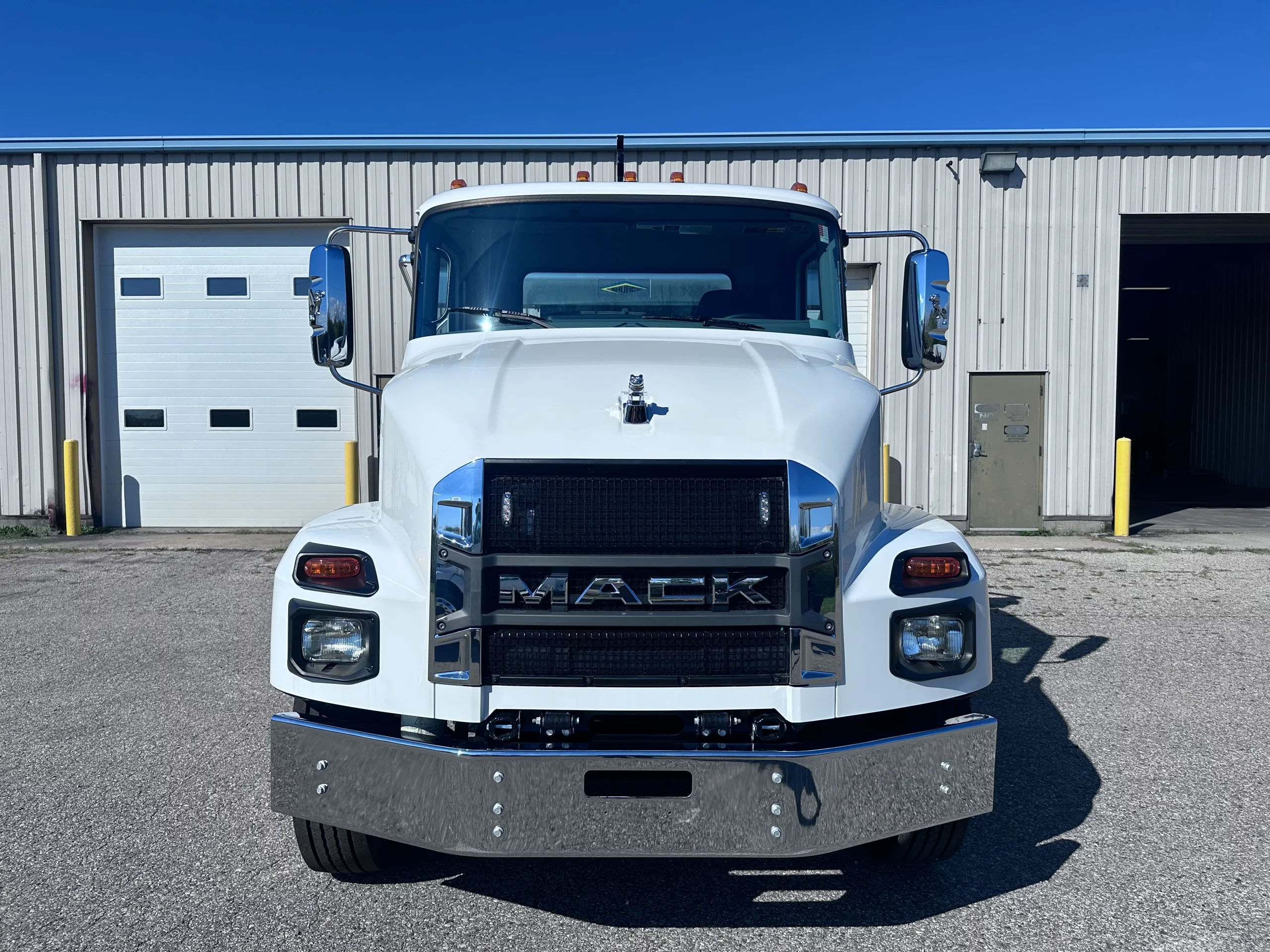 NEW 2026 Mack MD7 Hooklift Truck - image 2 of 6