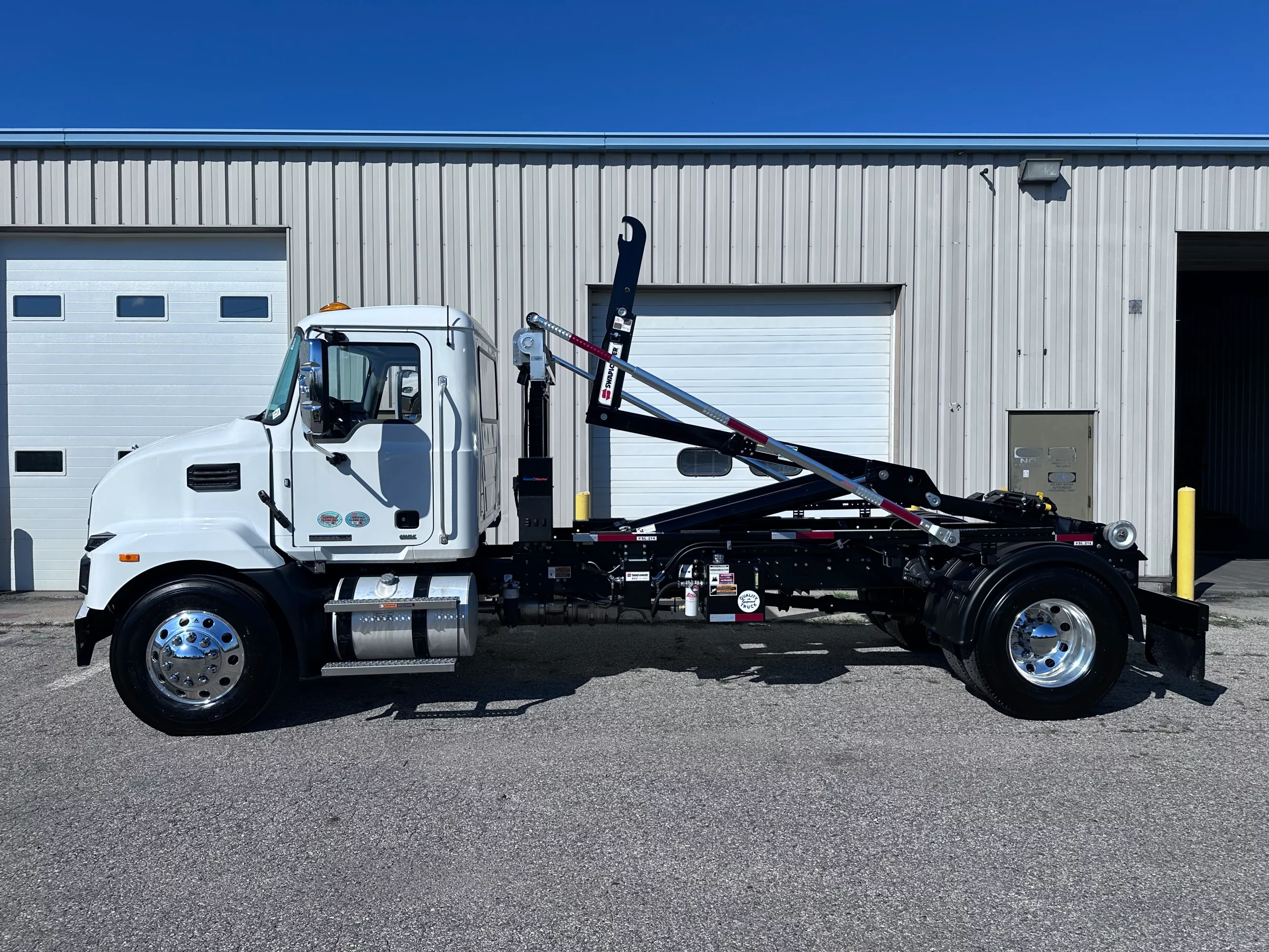 NEW 2026 Mack MD7 Hooklift Truck - image 5 of 6