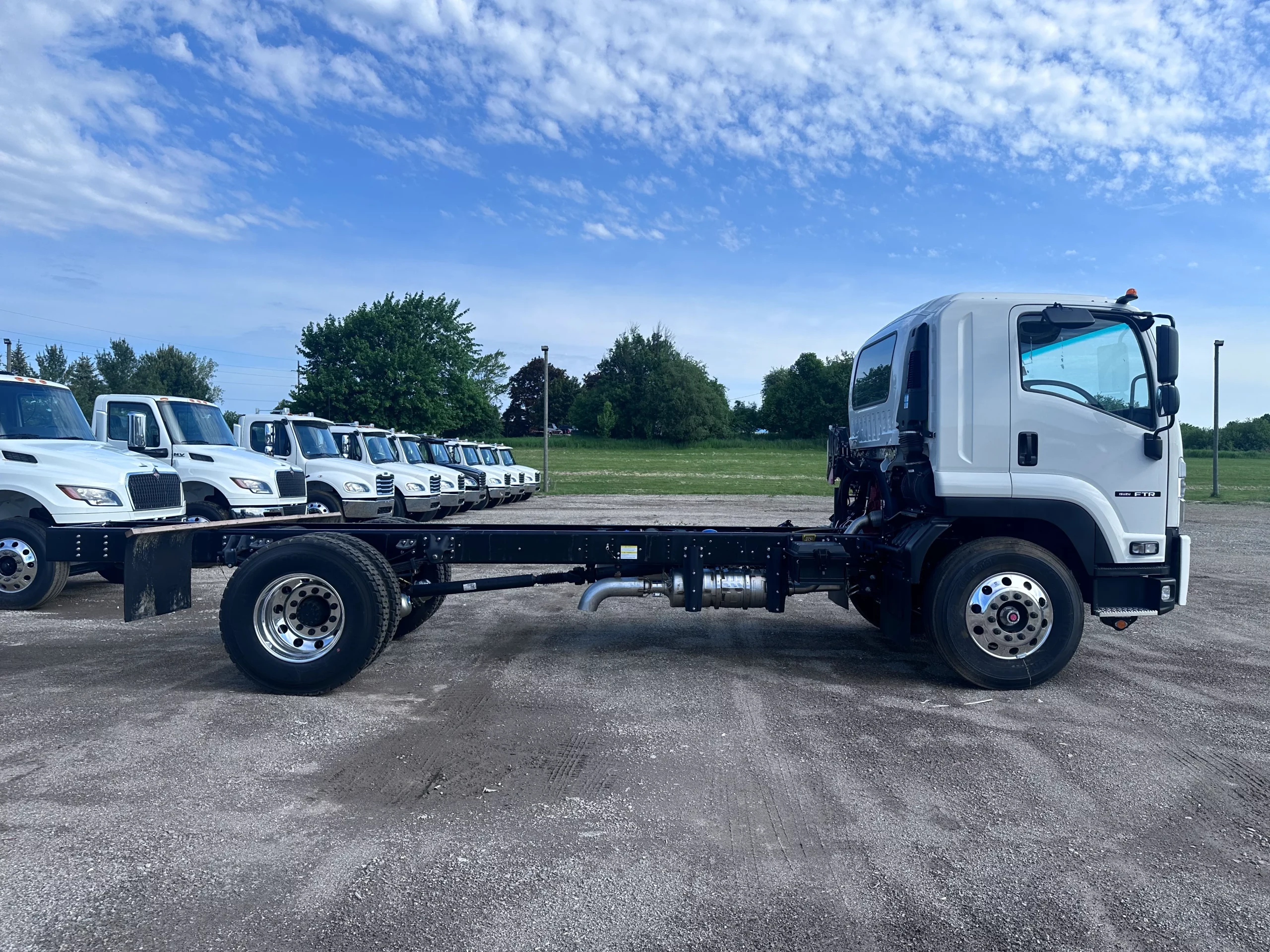 NEW 2025 Isuzu FTR Hooklift Truck - image 4 of 6