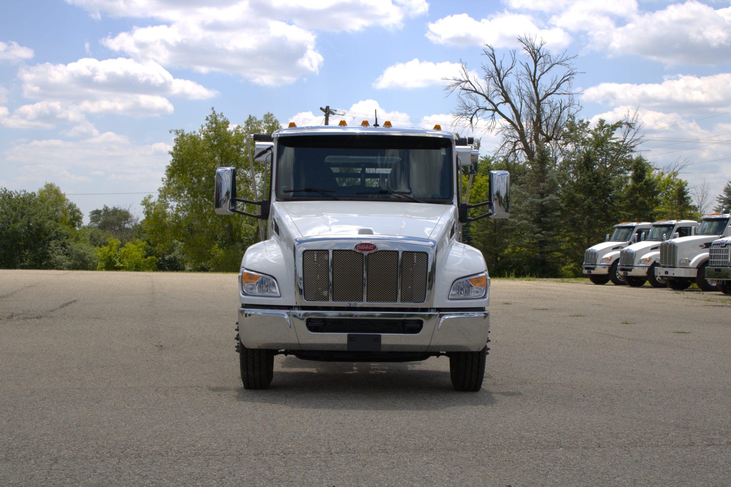 NEW 2026 Peterbilt 536 Hooklift Truck NEW 2026 Peterbilt 536 Hooklift Truck - image 2 of 6