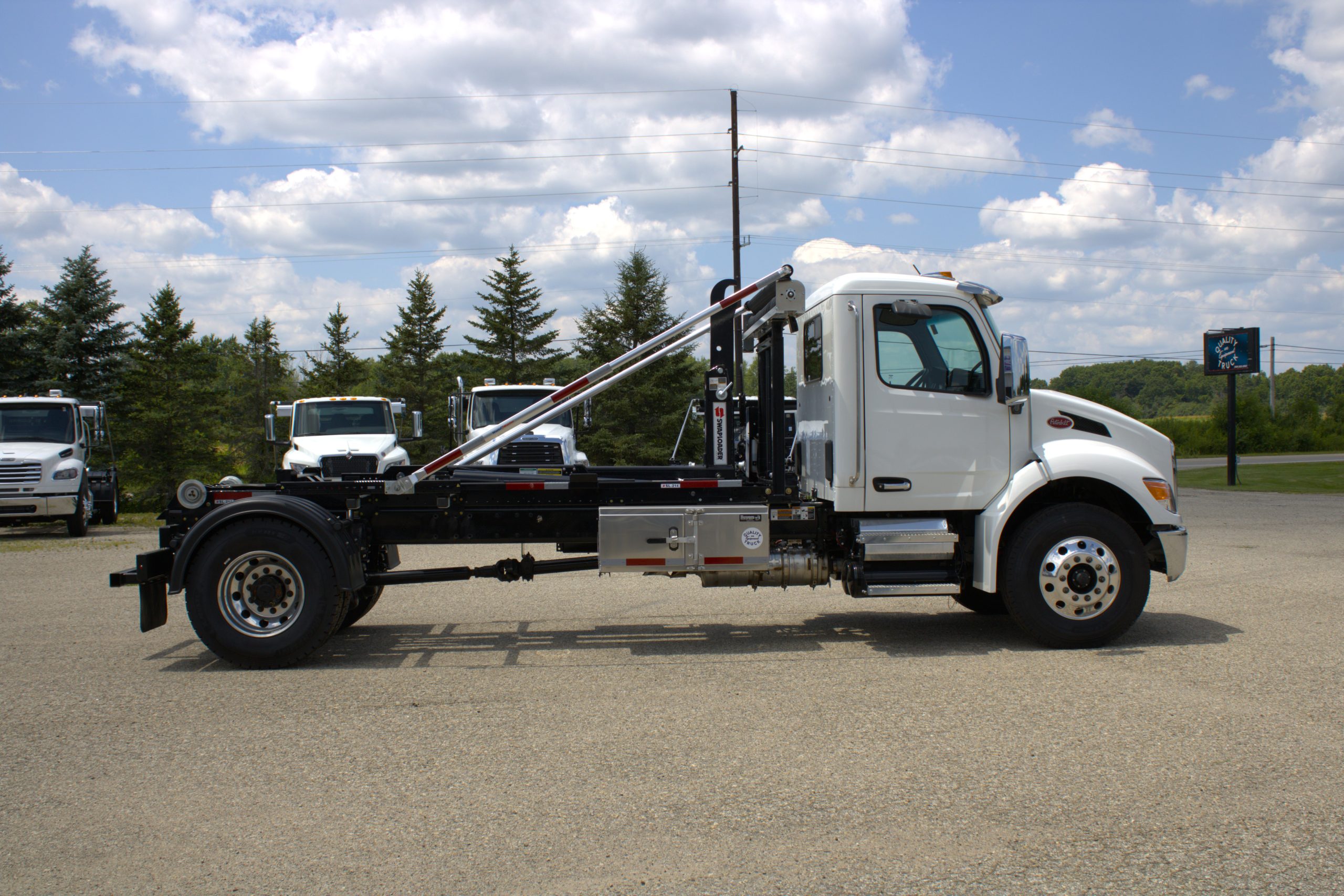 NEW 2026 Peterbilt 536 Hooklift Truck NEW 2026 Peterbilt 536 Hooklift Truck - image 4 of 6