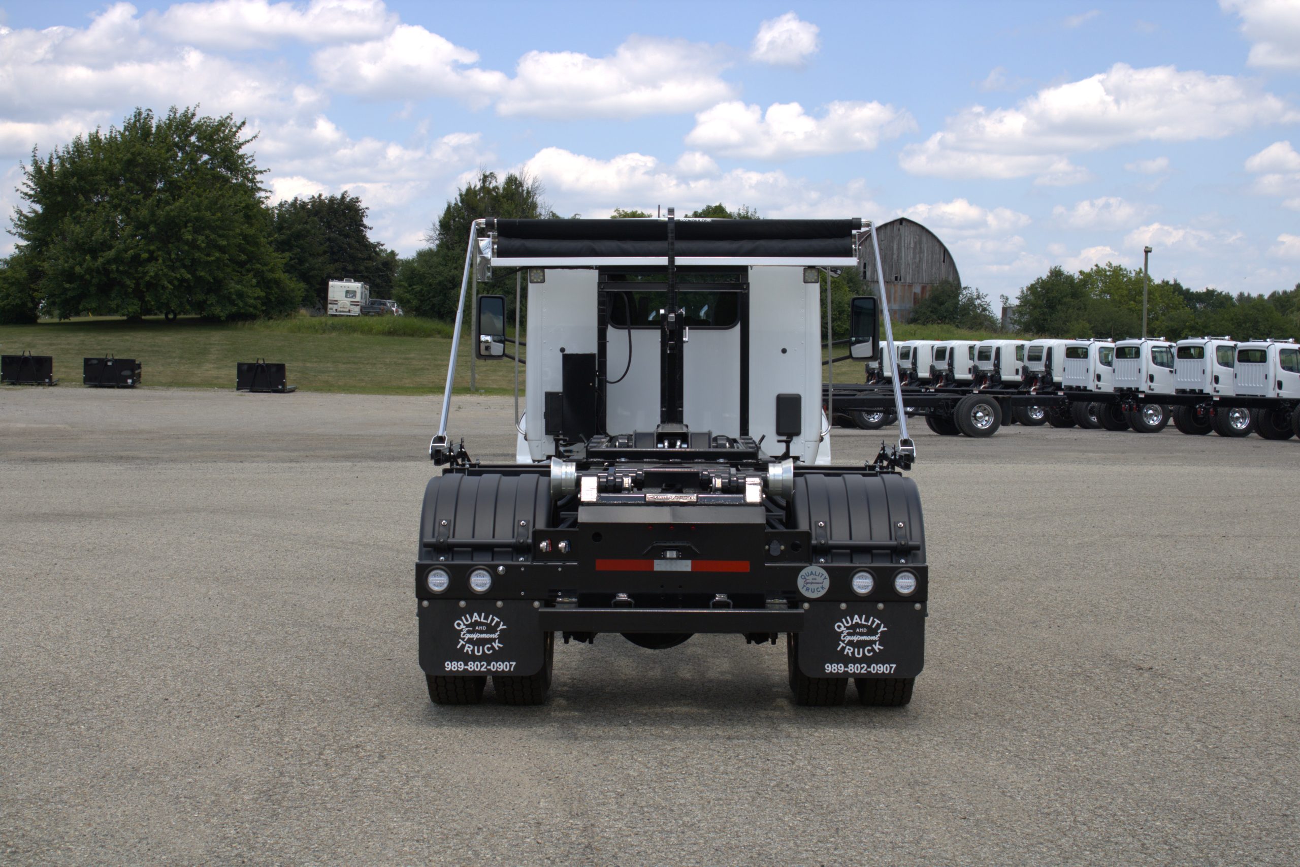 NEW 2026 Peterbilt 536 Hooklift Truck NEW 2026 Peterbilt 536 Hooklift Truck - image 5 of 6