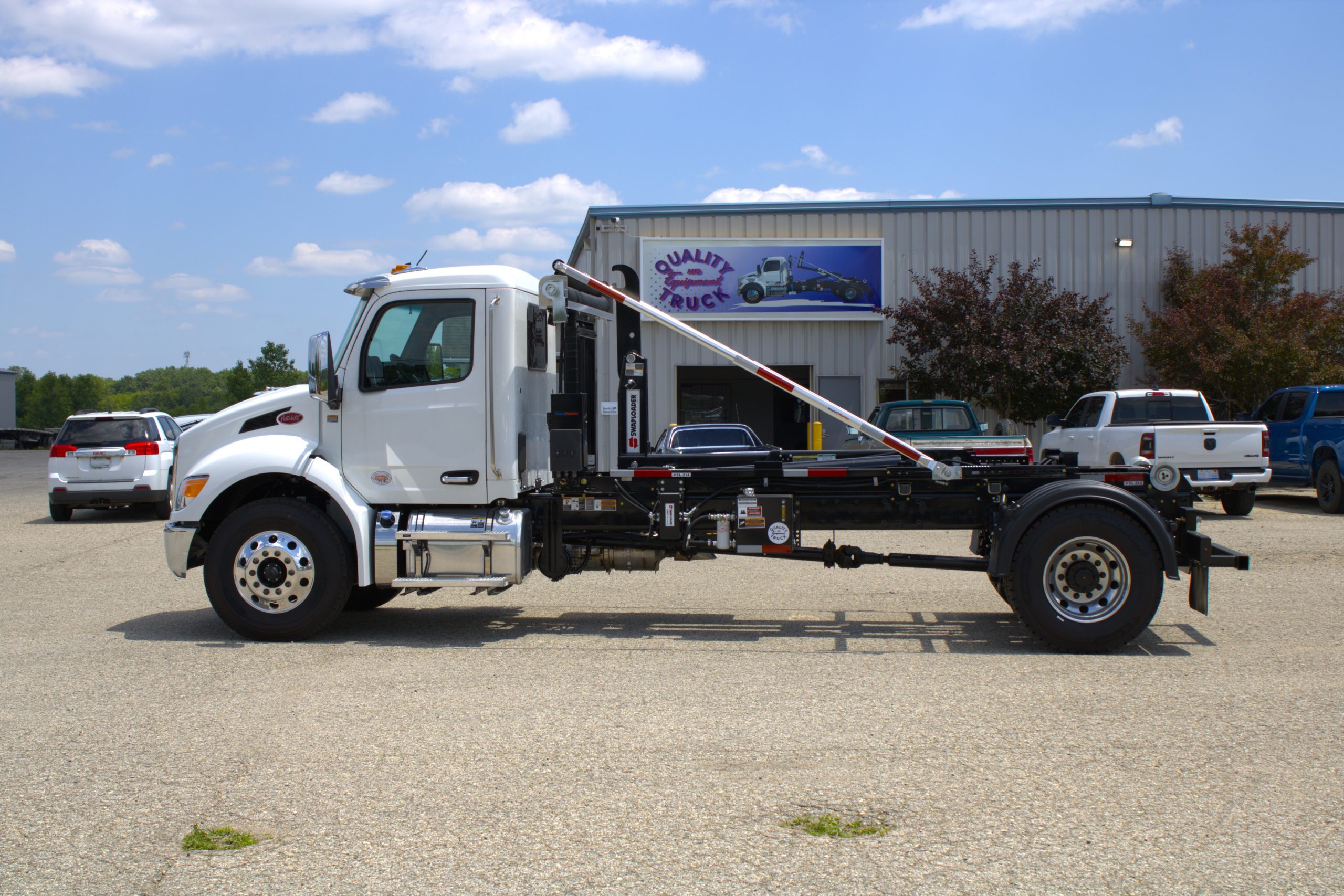 NEW 2026 Peterbilt 536 Hooklift Truck NEW 2026 Peterbilt 536 Hooklift Truck - image 6 of 6
