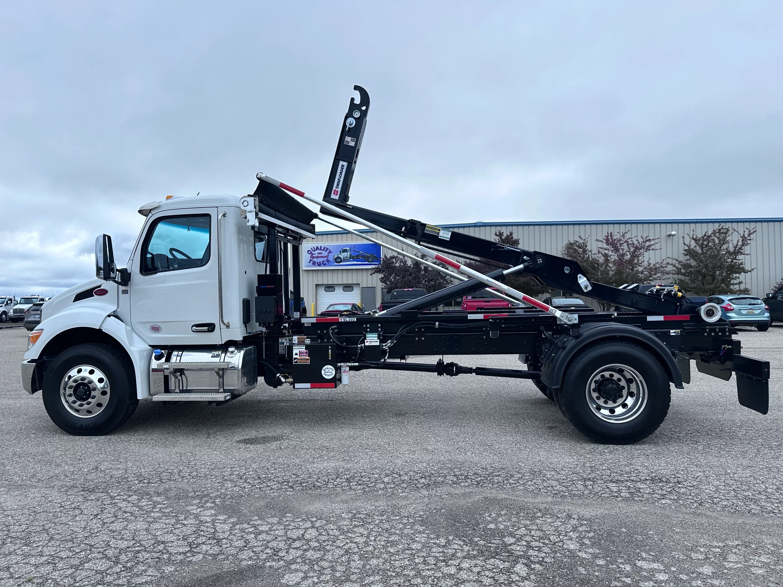 NEW Peterbilt 537 Hooklift Truck - image 5 of 6