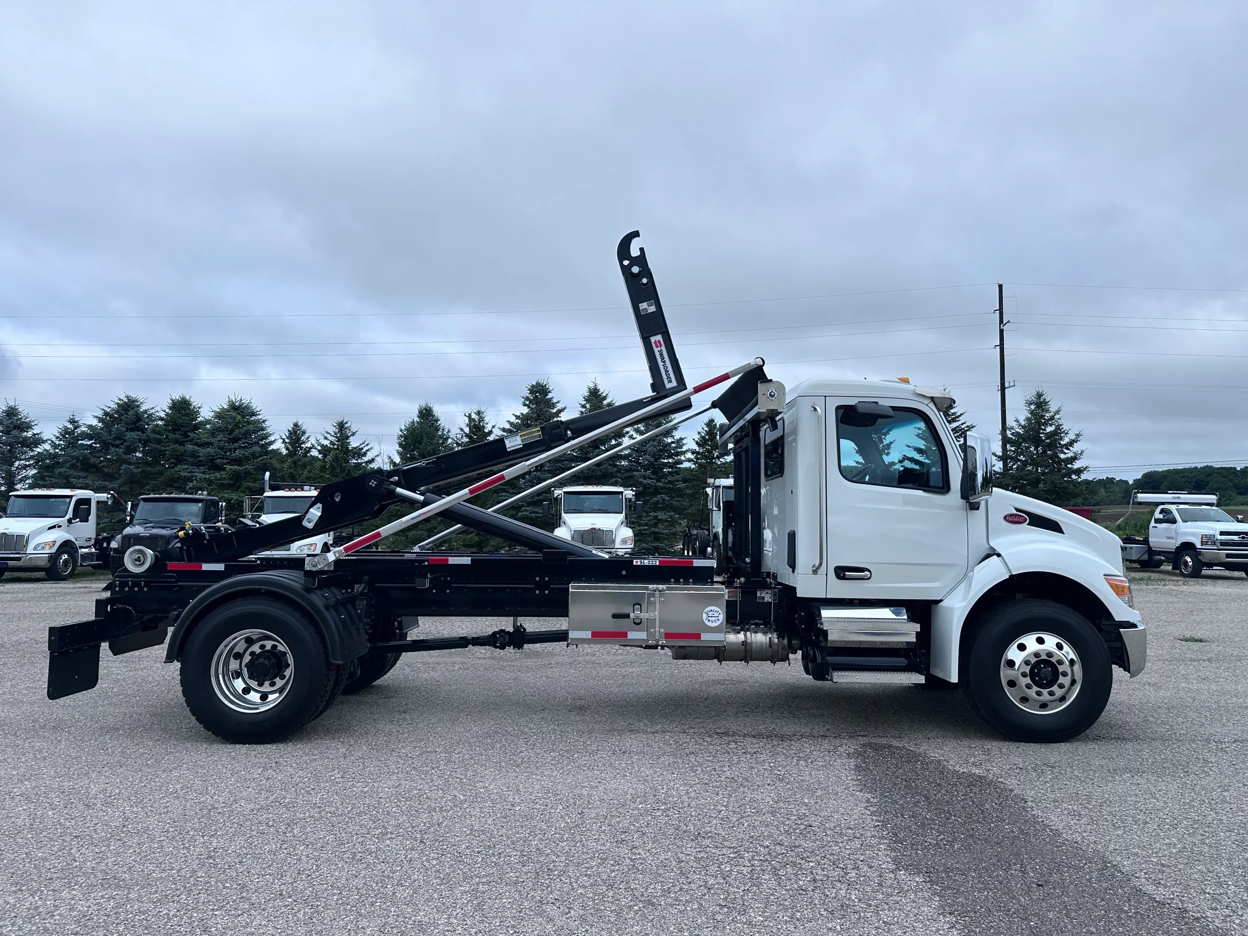 NEW Peterbilt 537 Hooklift Truck - image 4 of 6