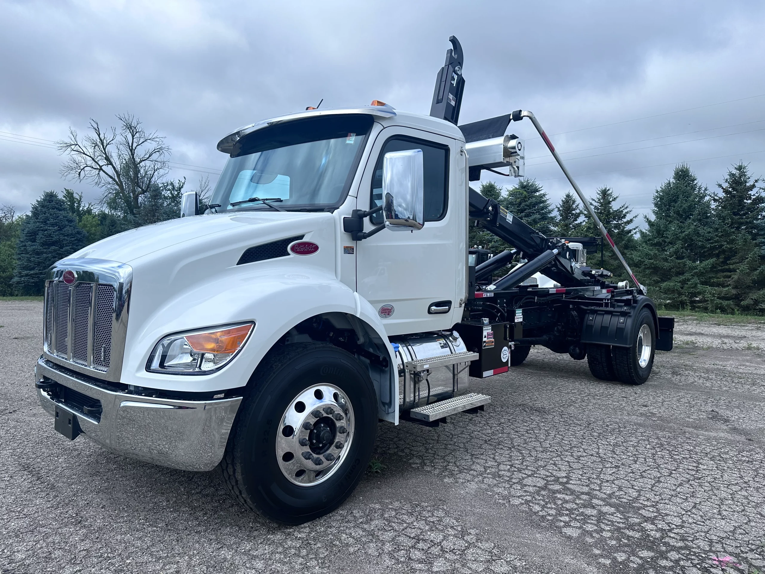 NEW Peterbilt 537 Hooklift Truck - image 3 of 6