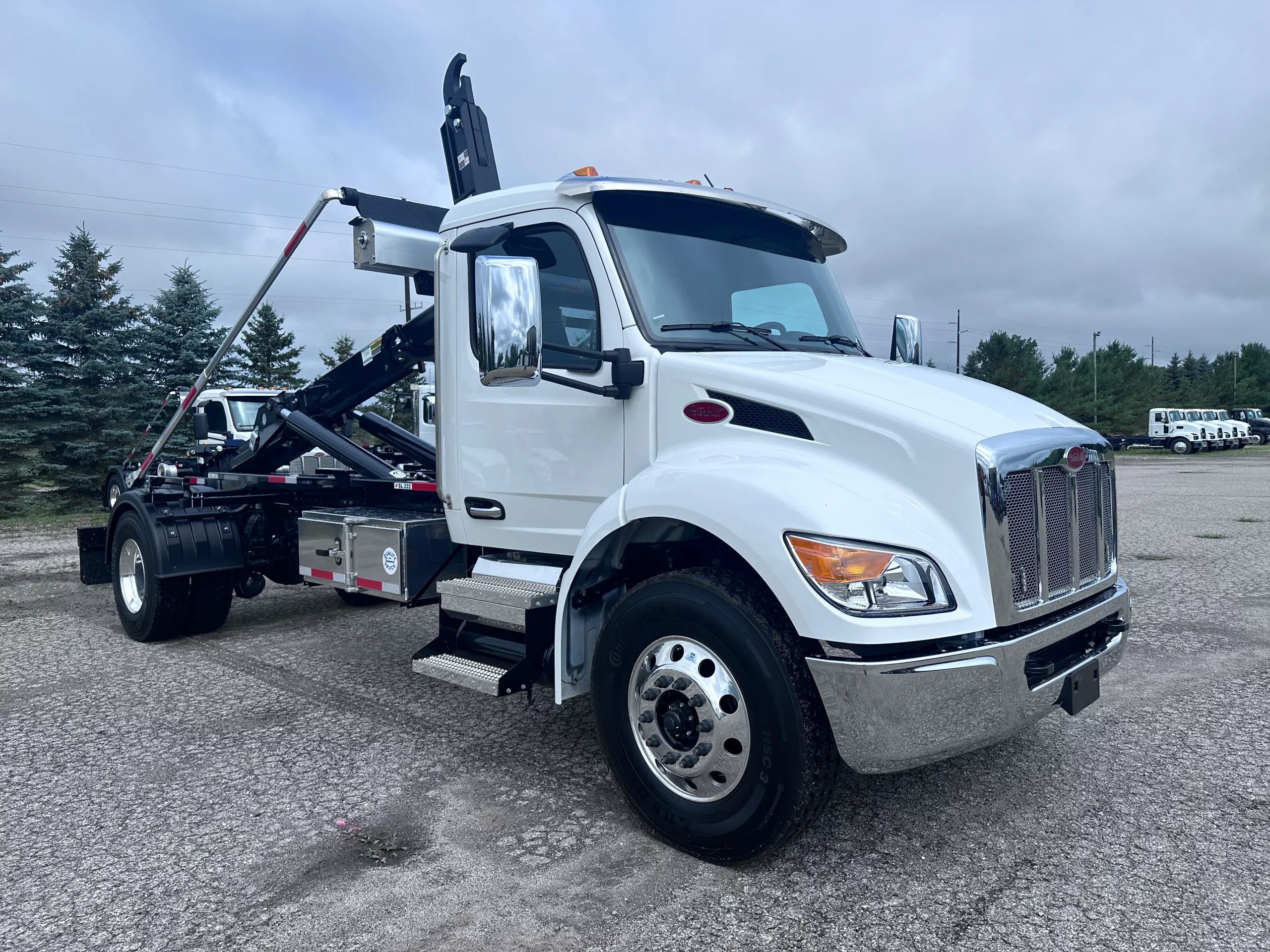 NEW Peterbilt 537 Hooklift Truck - image 1 of 6