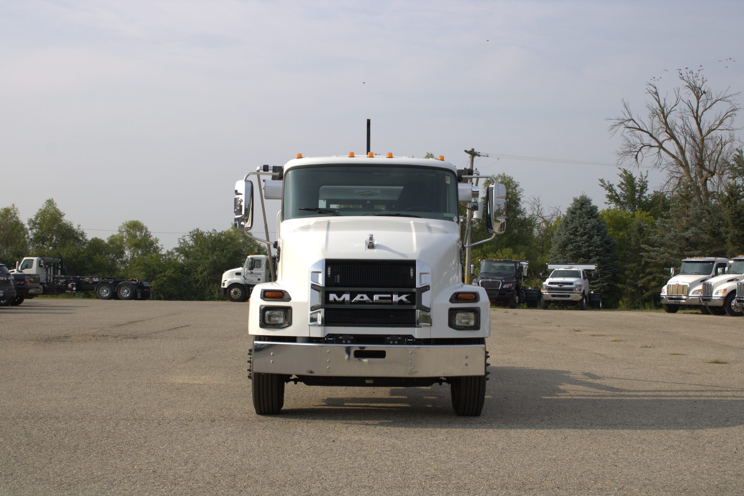 NEW 2026 Mack MD7 Hooklift Truck NEW 2026 Mack MD7 Hooklift Truck - image 2 of 6