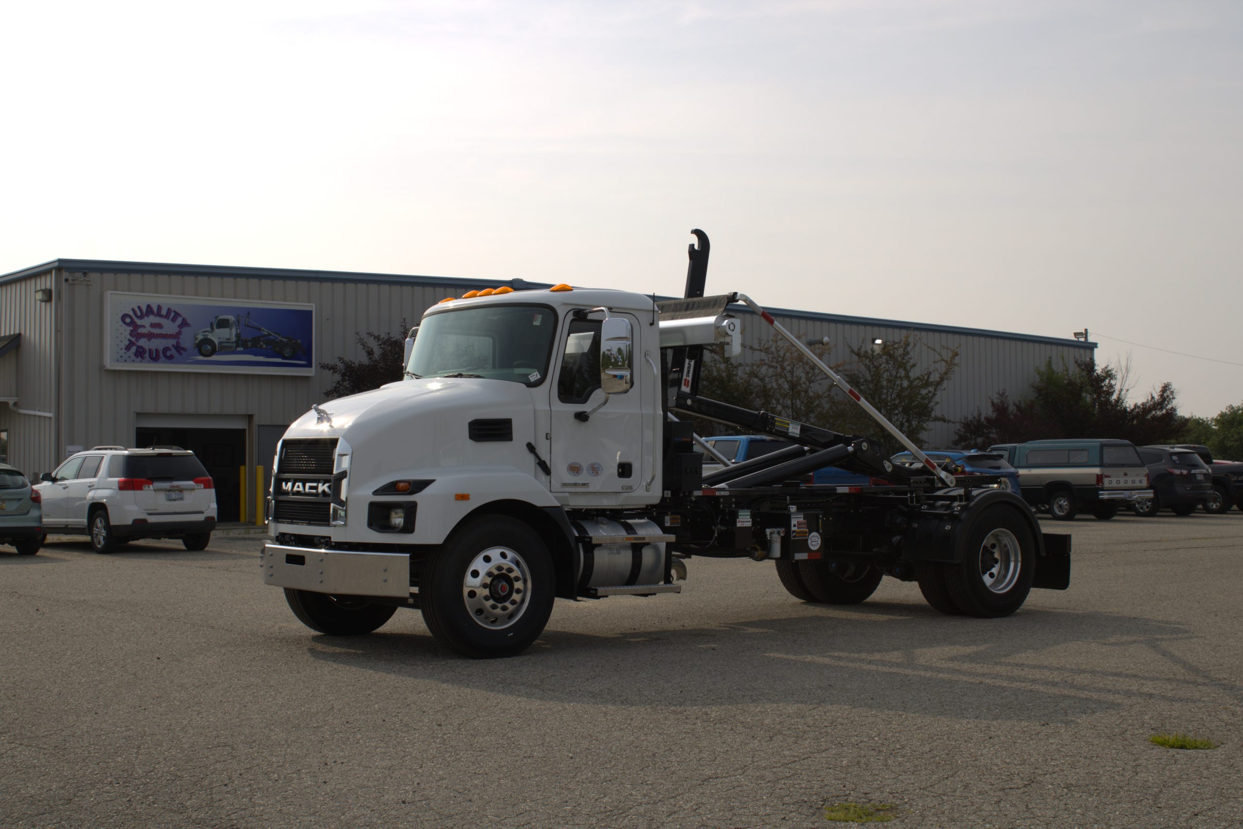 NEW 2026 Mack MD7 Hooklift Truck NEW 2026 Mack MD7 Hooklift Truck - image 3 of 6
