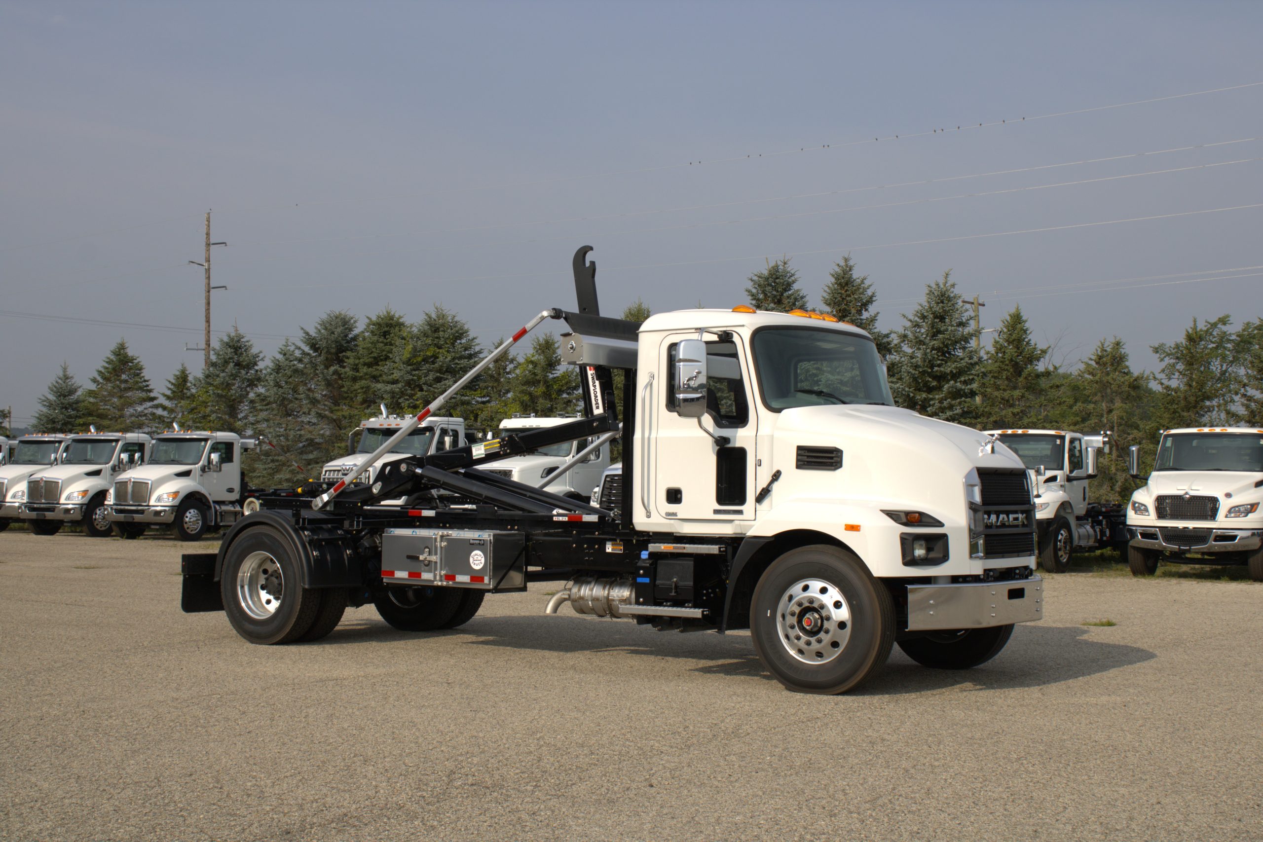 NEW 2026 Mack MD7 Hooklift Truck NEW 2026 Mack MD7 Hooklift Truck - image 1 of 6