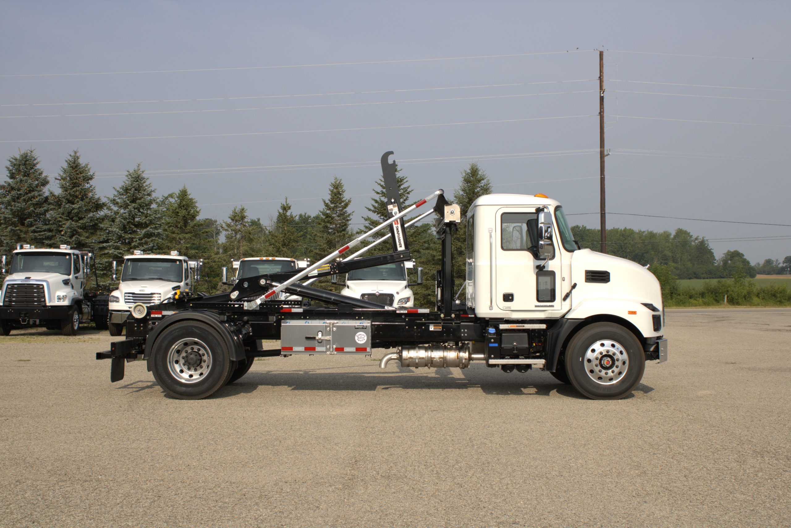 NEW 2026 Mack MD7 Hooklift Truck NEW 2026 Mack MD7 Hooklift Truck - image 4 of 6