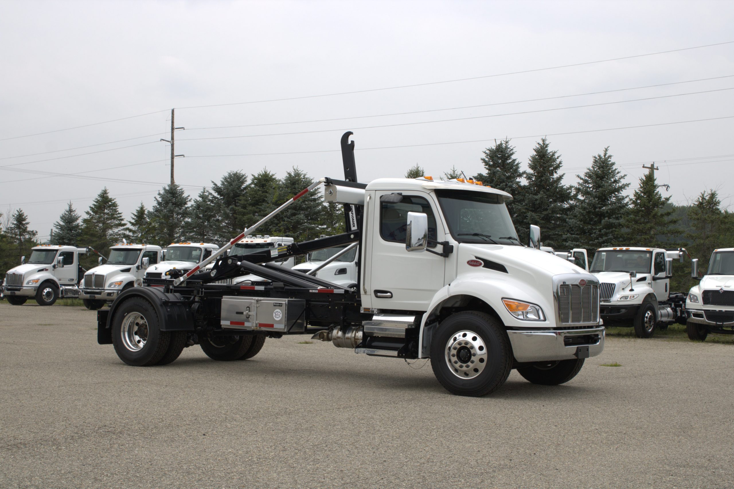 New 2026 Peterbilt 536 Hooklift Truck NEW 2026 Peterbilt 536 Hooklift Truck - image 3 of 6