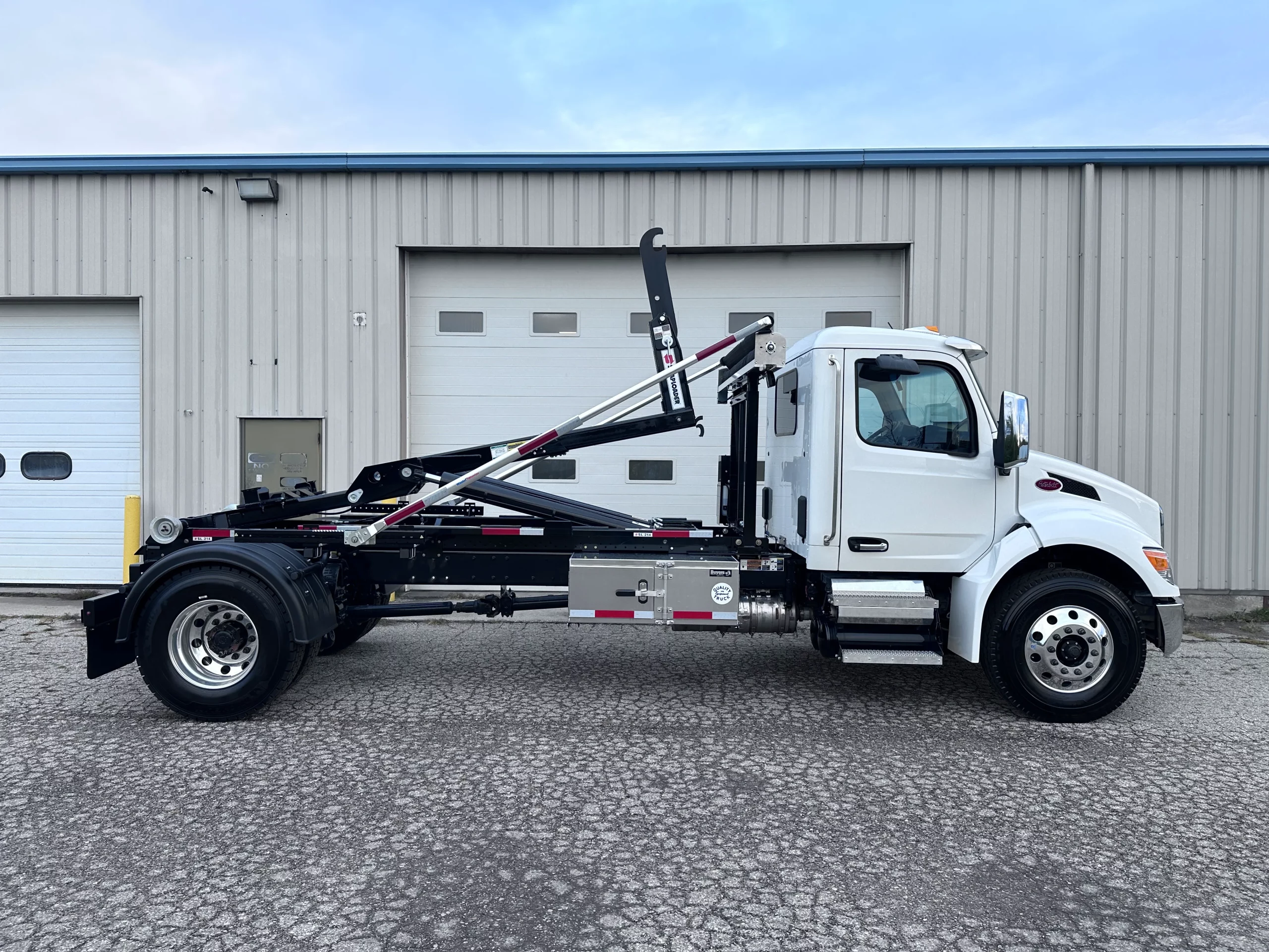 NEW 2026 Peterbilt 536 Hooklift Truck NEW 2026 Peterbilt 536 Hooklift Truck - image 4 of 6