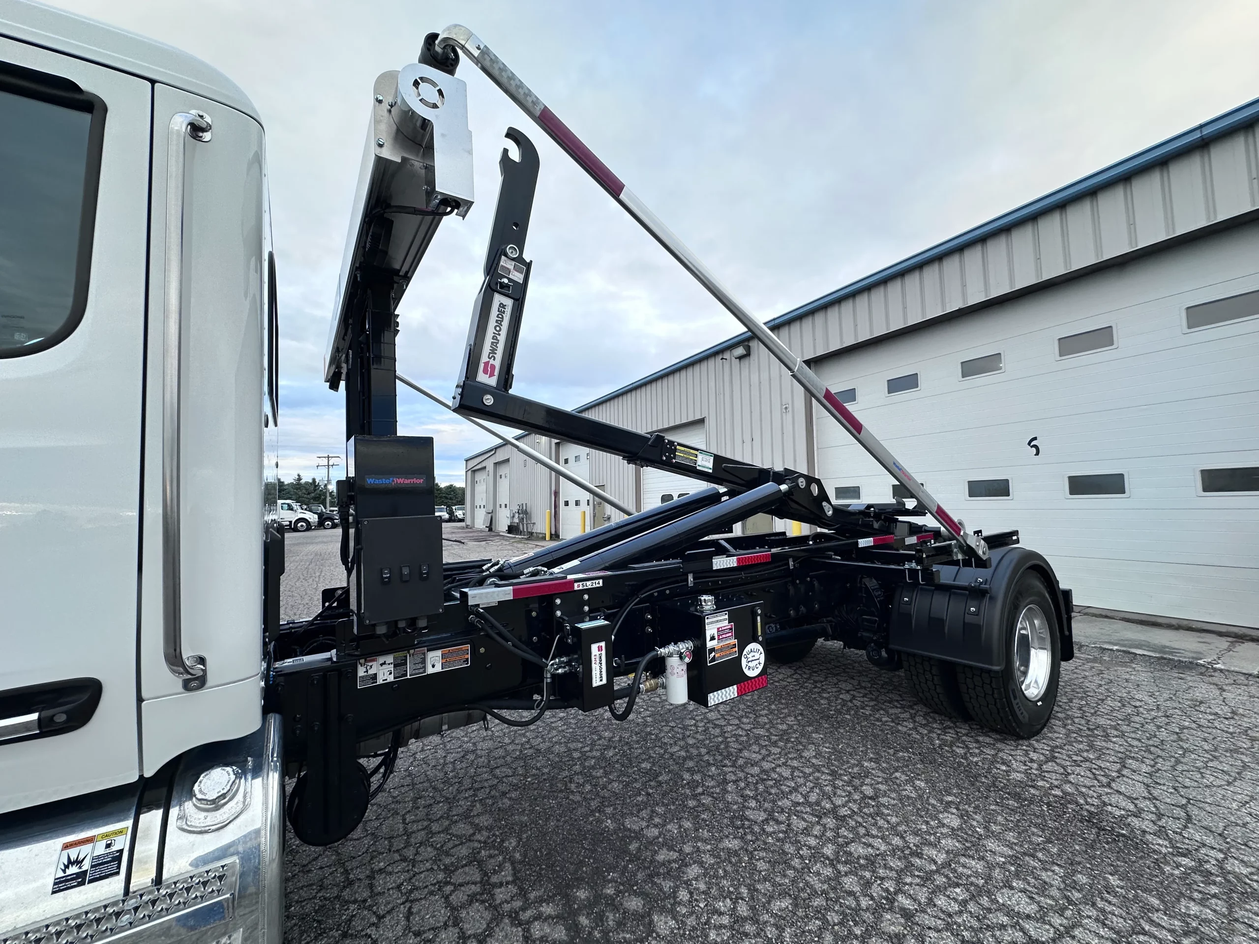 NEW 2026 Peterbilt 536 Hooklift Truck NEW 2026 Peterbilt 536 Hooklift Truck - image 6 of 6