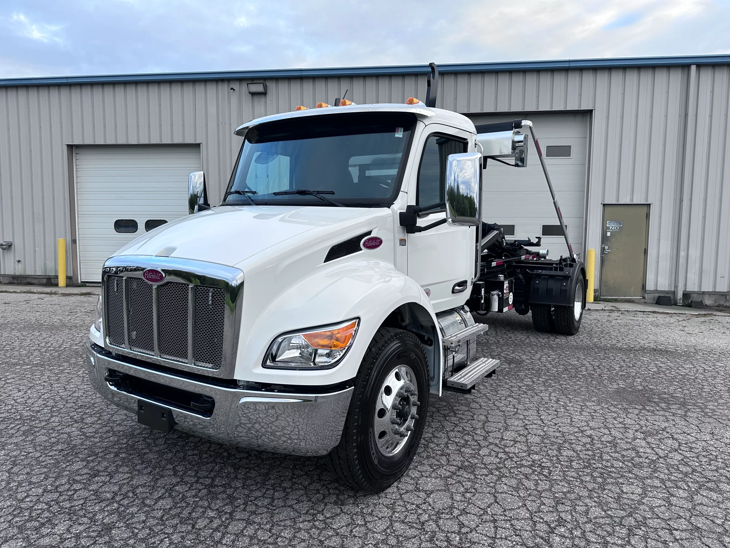 NEW 2026 Peterbilt 536 Hooklift Truck NEW 2026 Peterbilt 536 Hooklift Truck - image 3 of 6