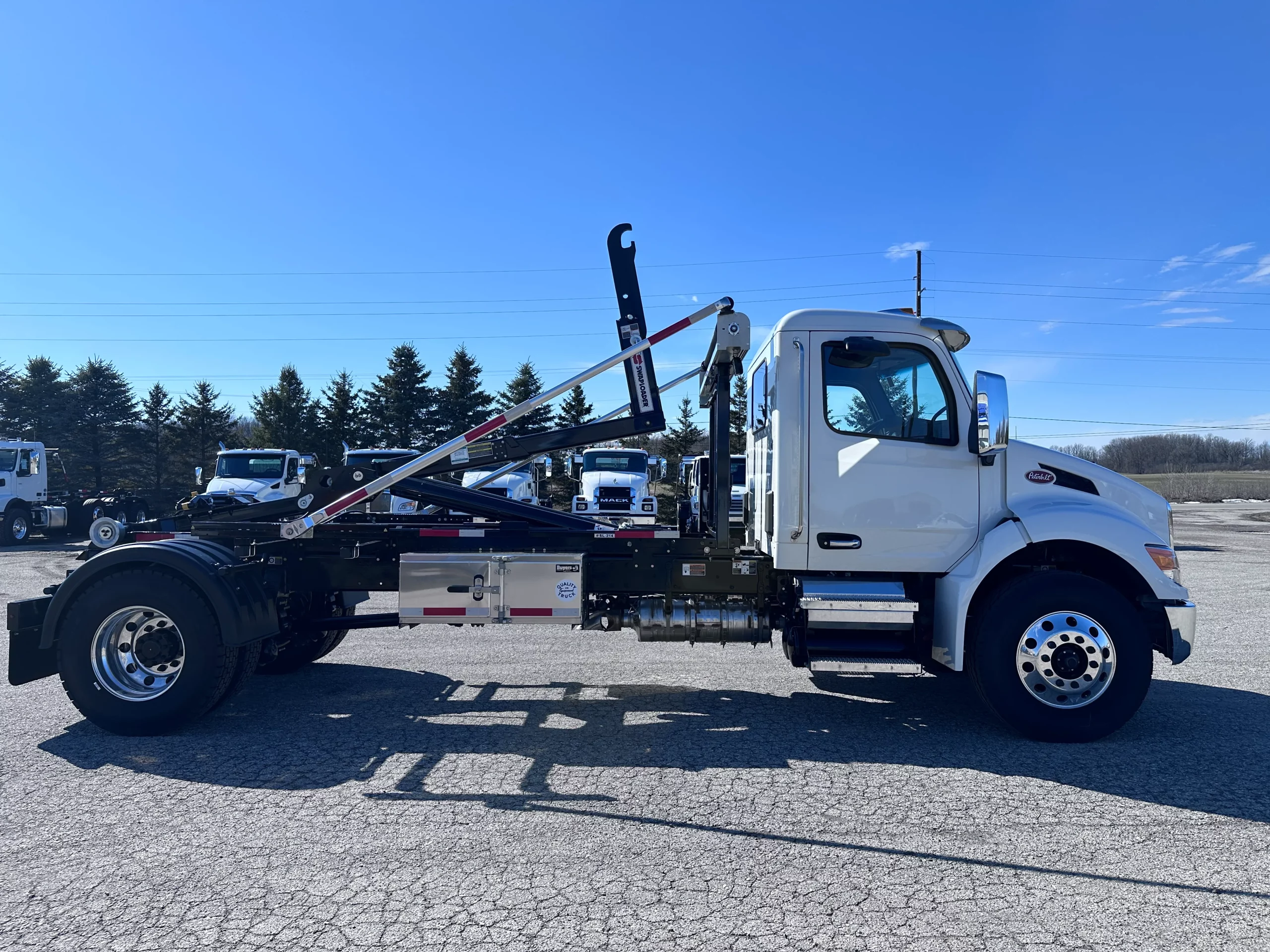 NEW 2026 Peterbilt 536 Hooklift Truck NEW 2026 Peterbilt 536 Hooklift Truck - image 4 of 6