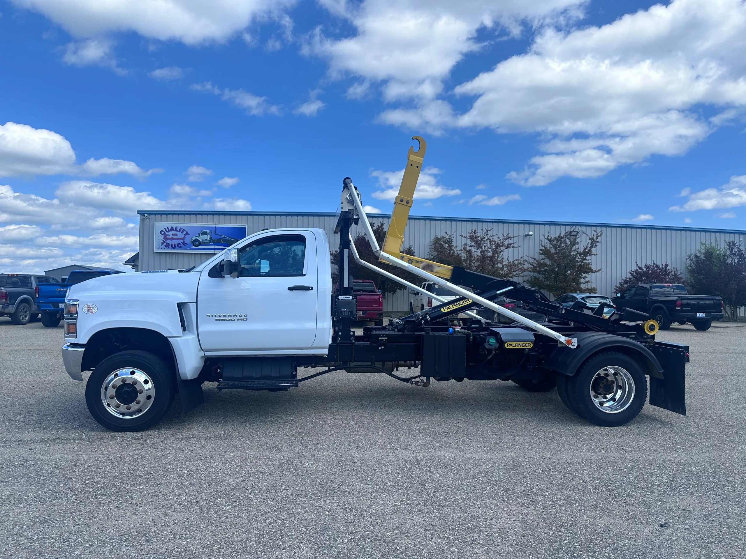 USED 2023 Chevy 6500 Hooklift Truck - image 5 of 6