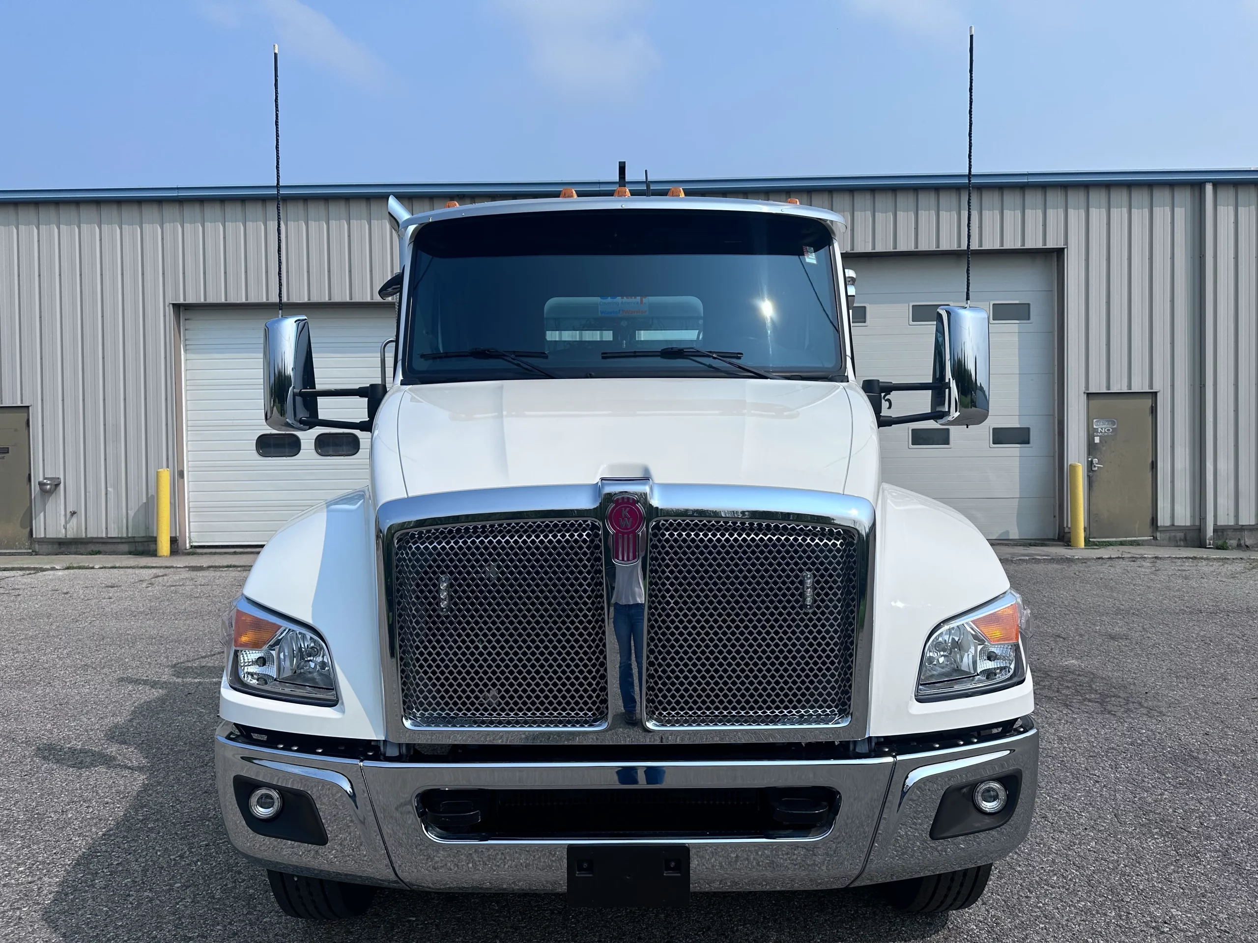 NEW 2026 Kenworth T280 Hooklift Truck - image 2 of 6