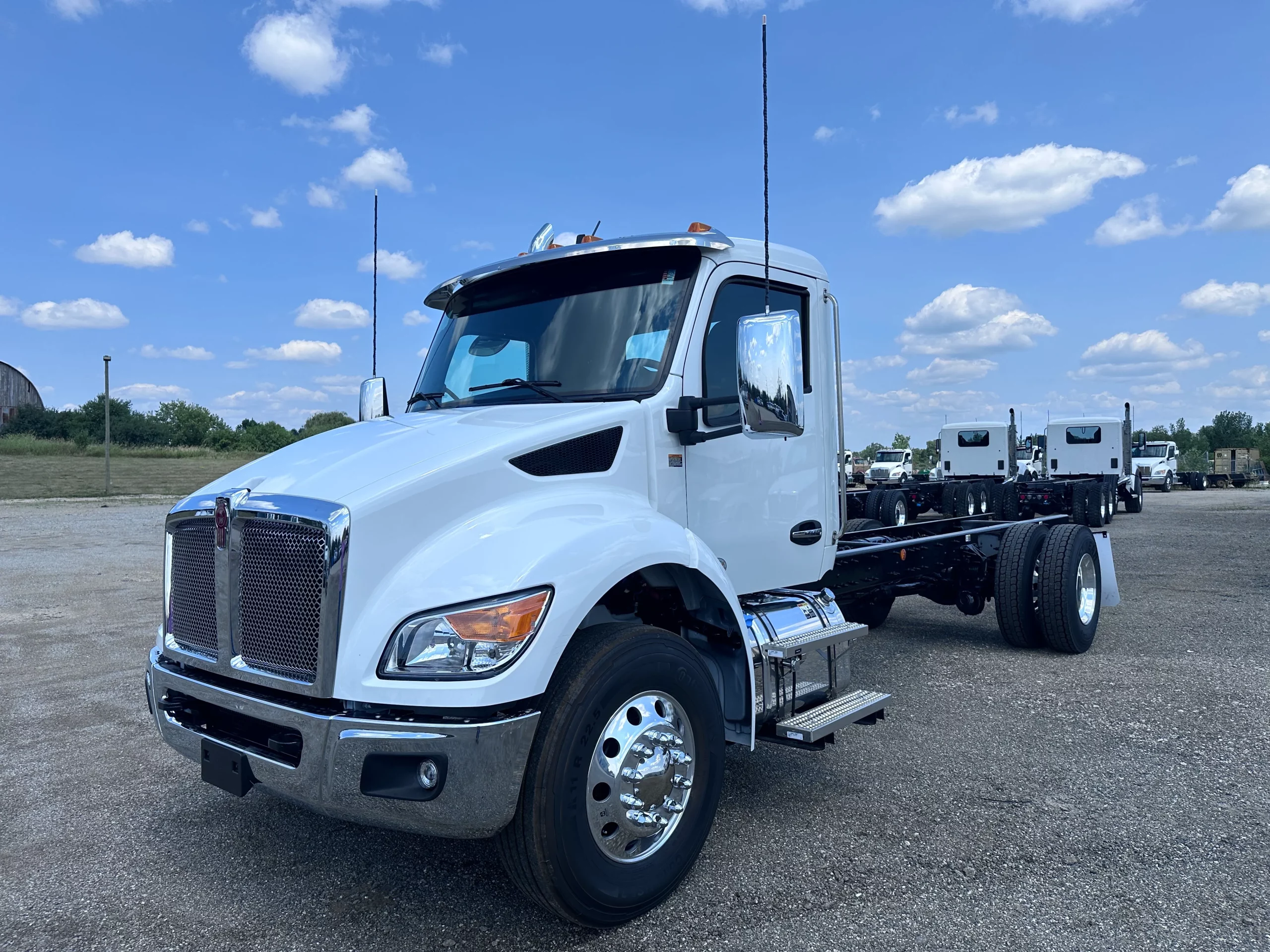 NEW 2026 Kenworth T380 Hooklift Truck - image 3 of 6