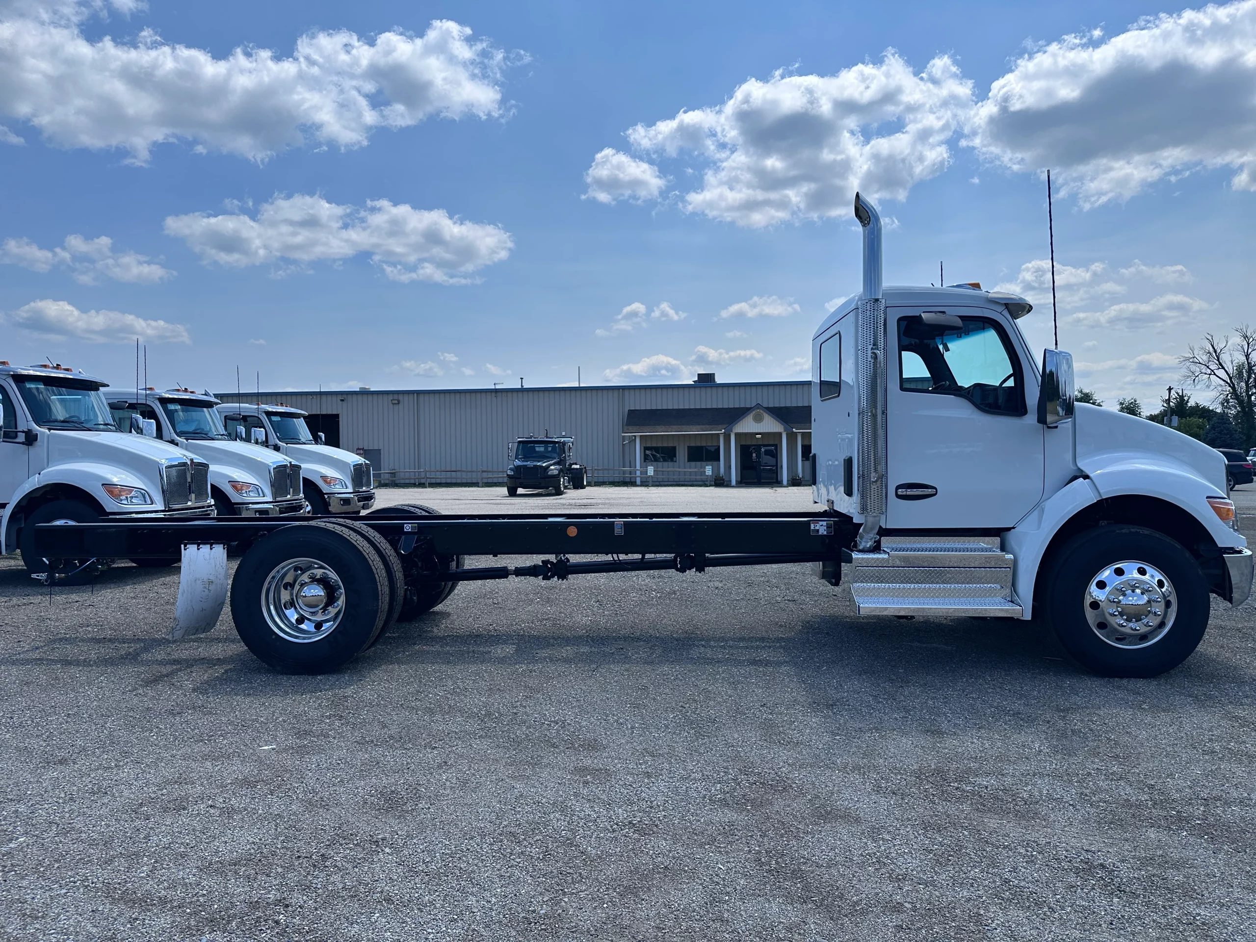 NEW 2026 Kenworth T380 Hooklift Truck - image 4 of 6