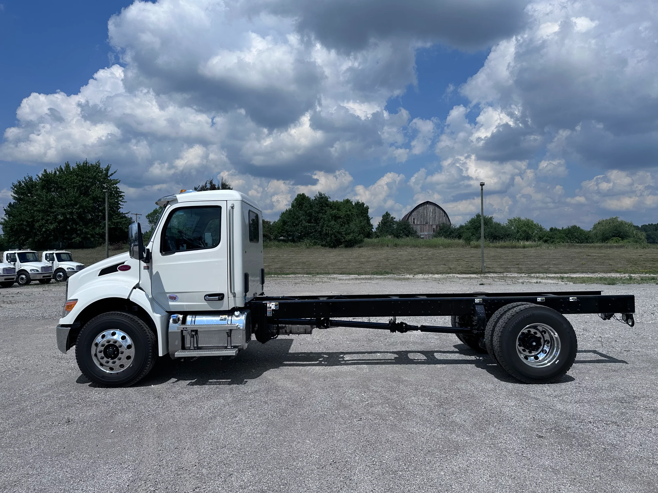 NEW 2026 Peterbilt 536 Hooklift Truck - image 5 of 6