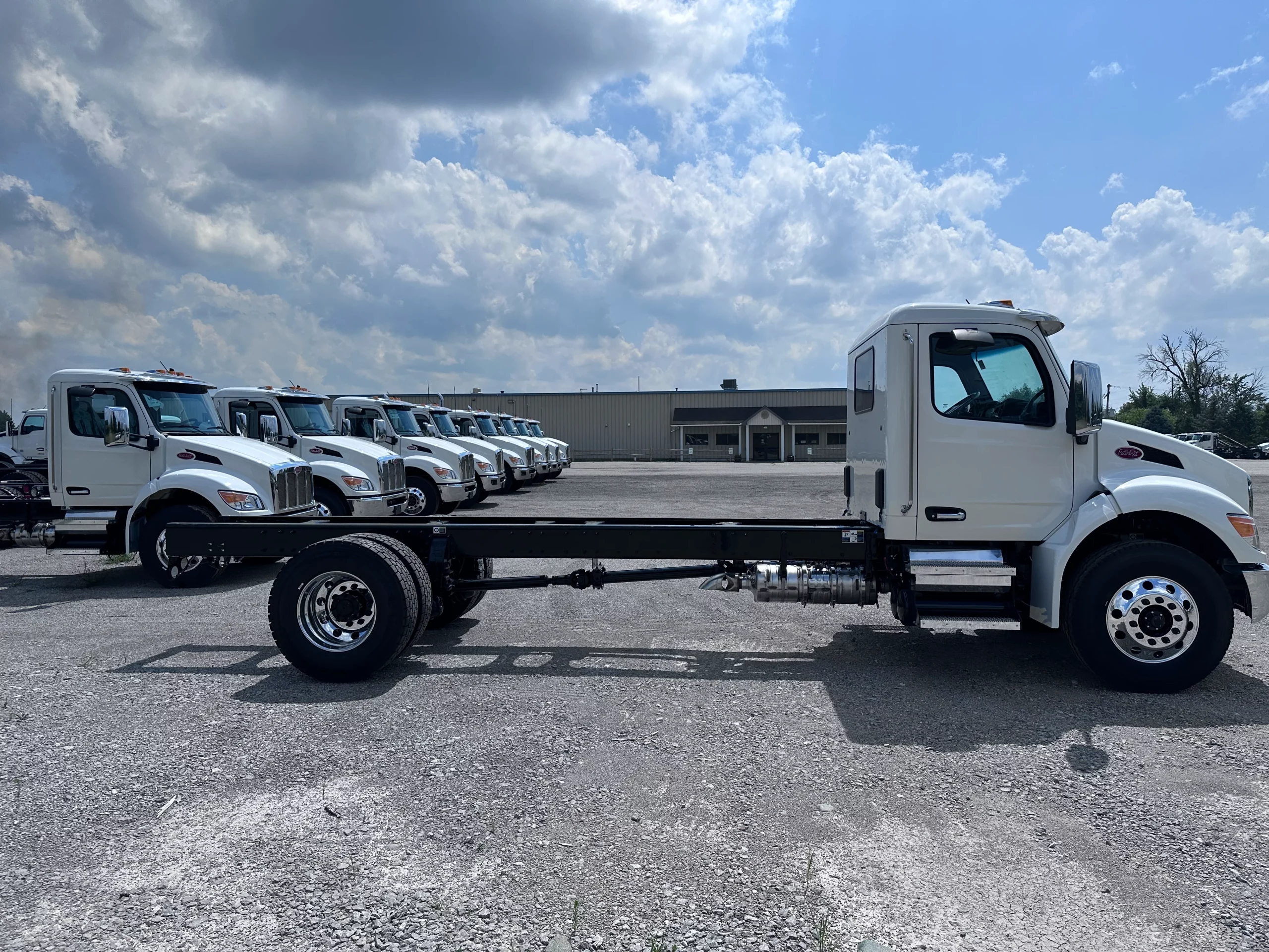 NEW 2026 Peterbilt 536 Hooklift Truck - image 4 of 6