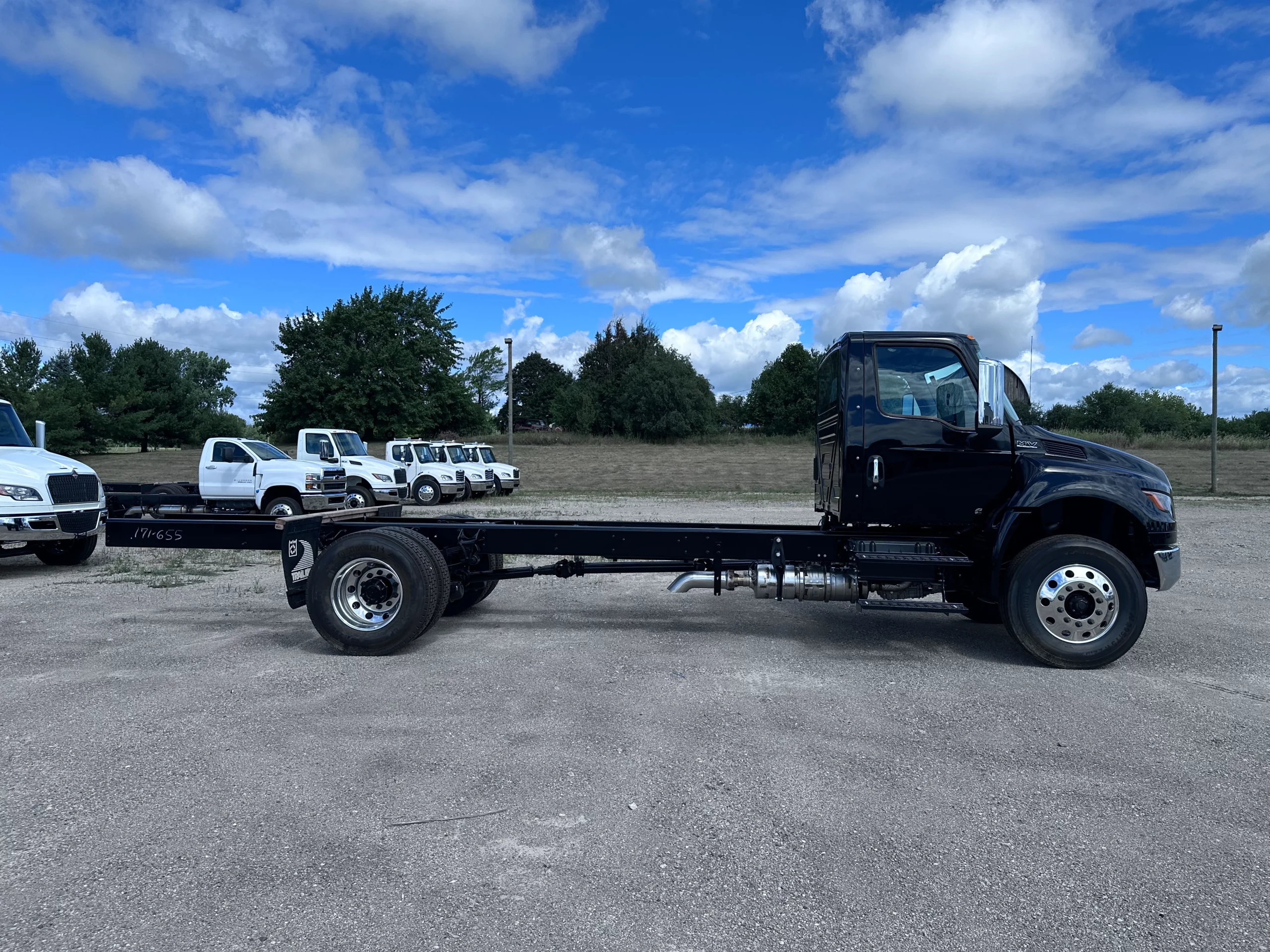 NEW 2026 International MV Hooklift Truck - image 4 of 6