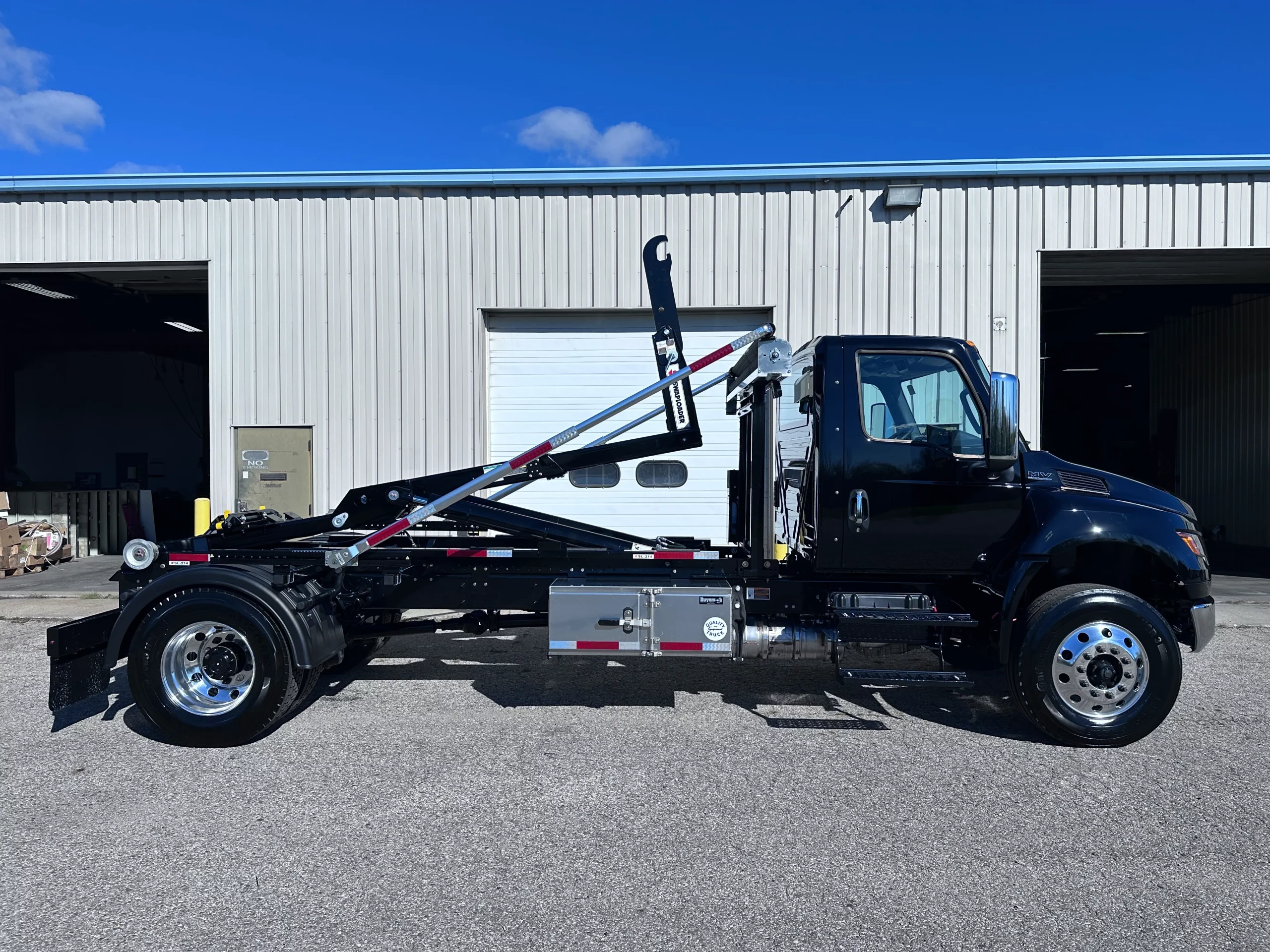 NEW 2026 International MV Hooklift Truck NEW 2026 International MV Hooklift Truck - image 4 of 6