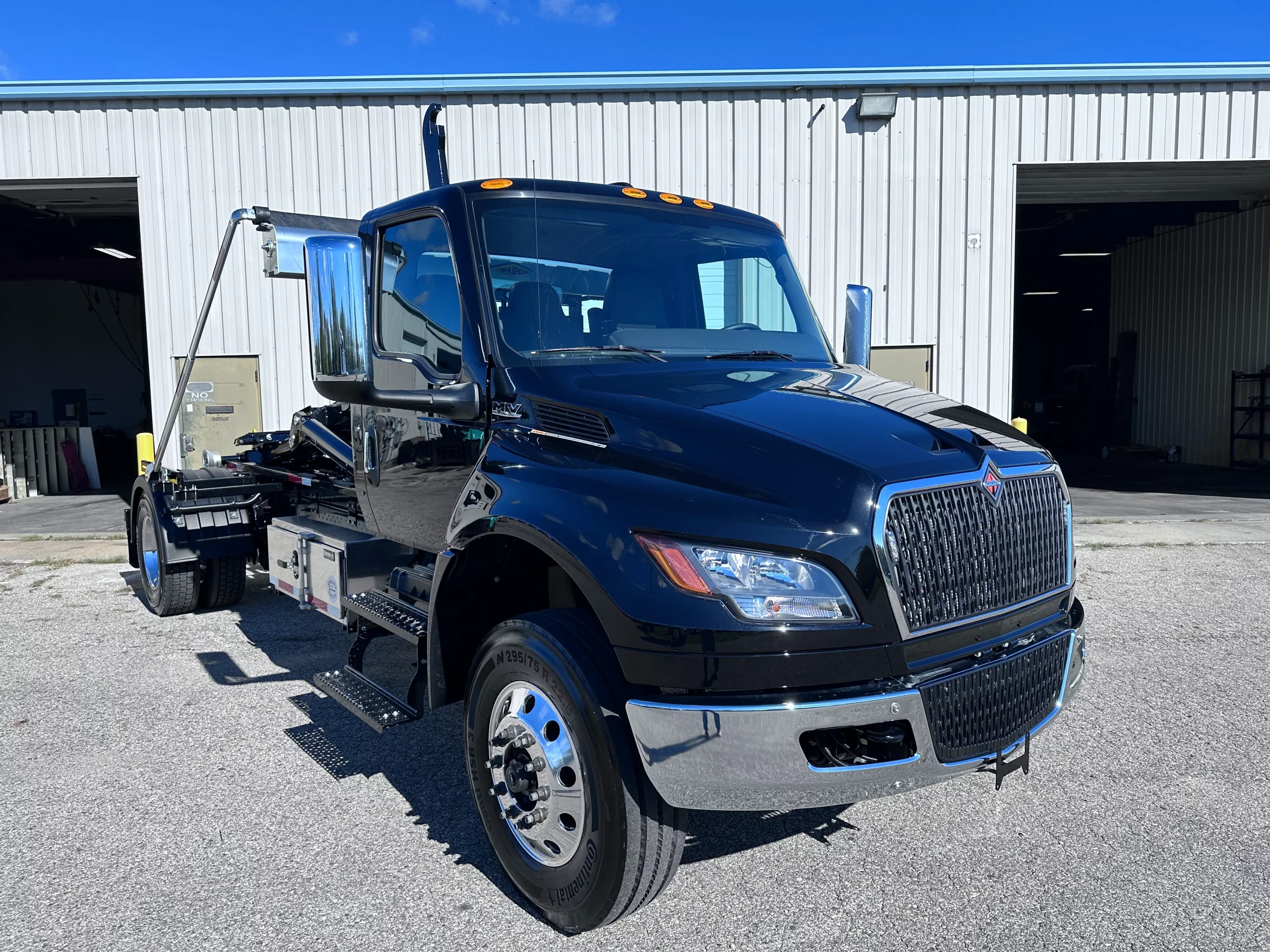 NEW 2026 International MV Hooklift Truck NEW 2026 International MV Hooklift Truck - image 1 of 6