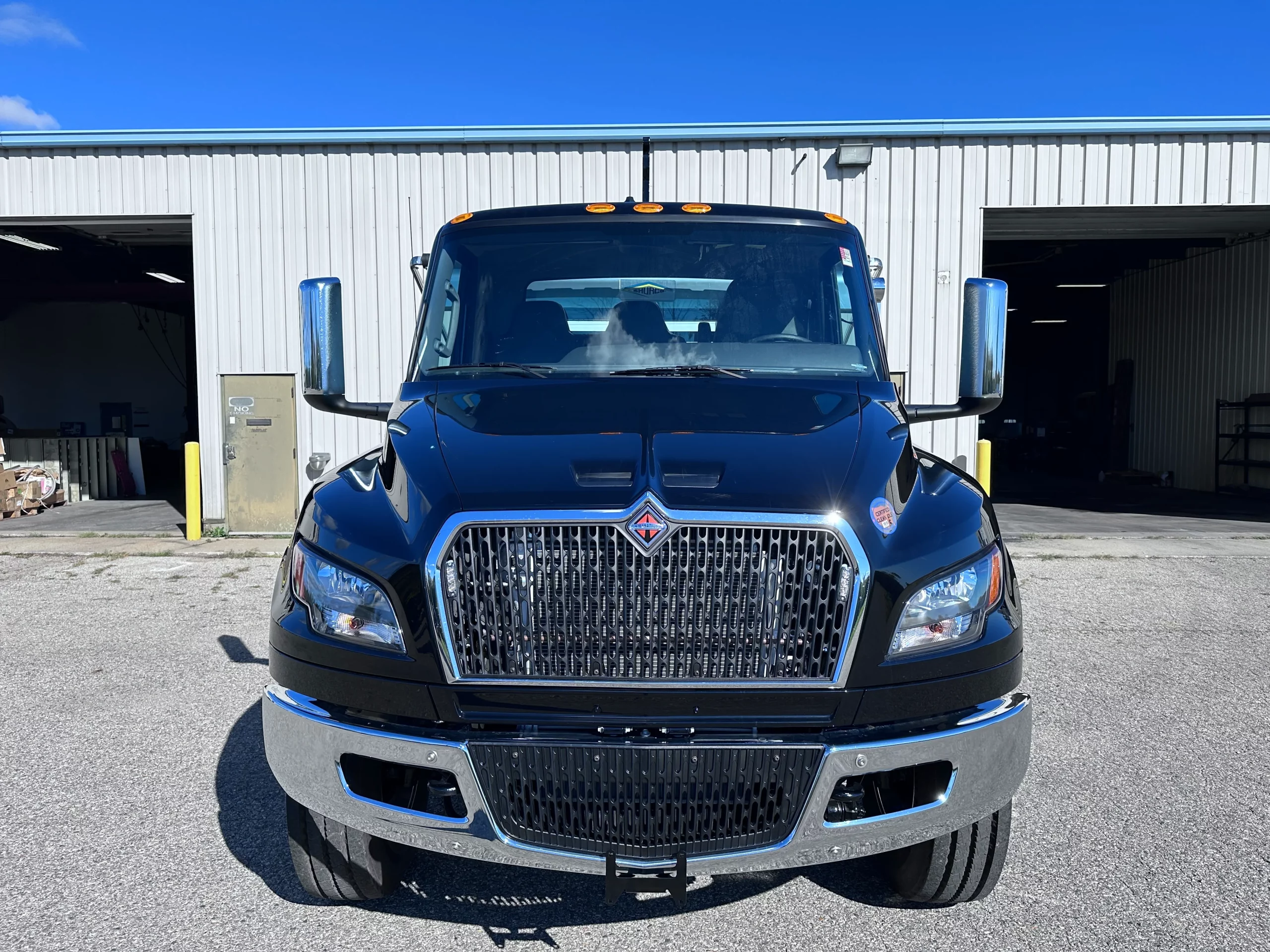 NEW 2026 International MV Hooklift Truck NEW 2026 International MV Hooklift Truck - image 2 of 6