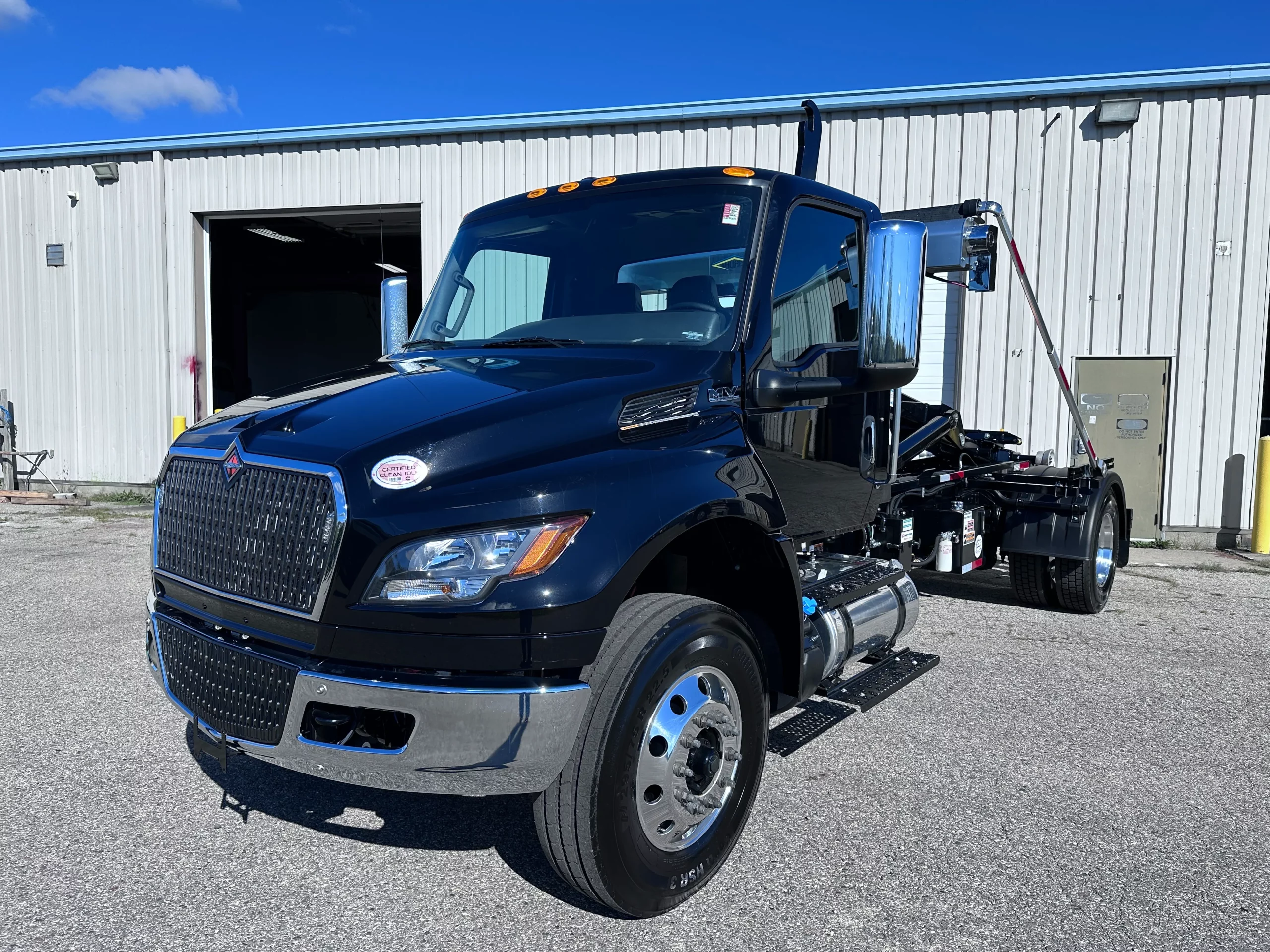 NEW 2026 International MV Hooklift Truck NEW 2026 International MV Hooklift Truck - image 3 of 6