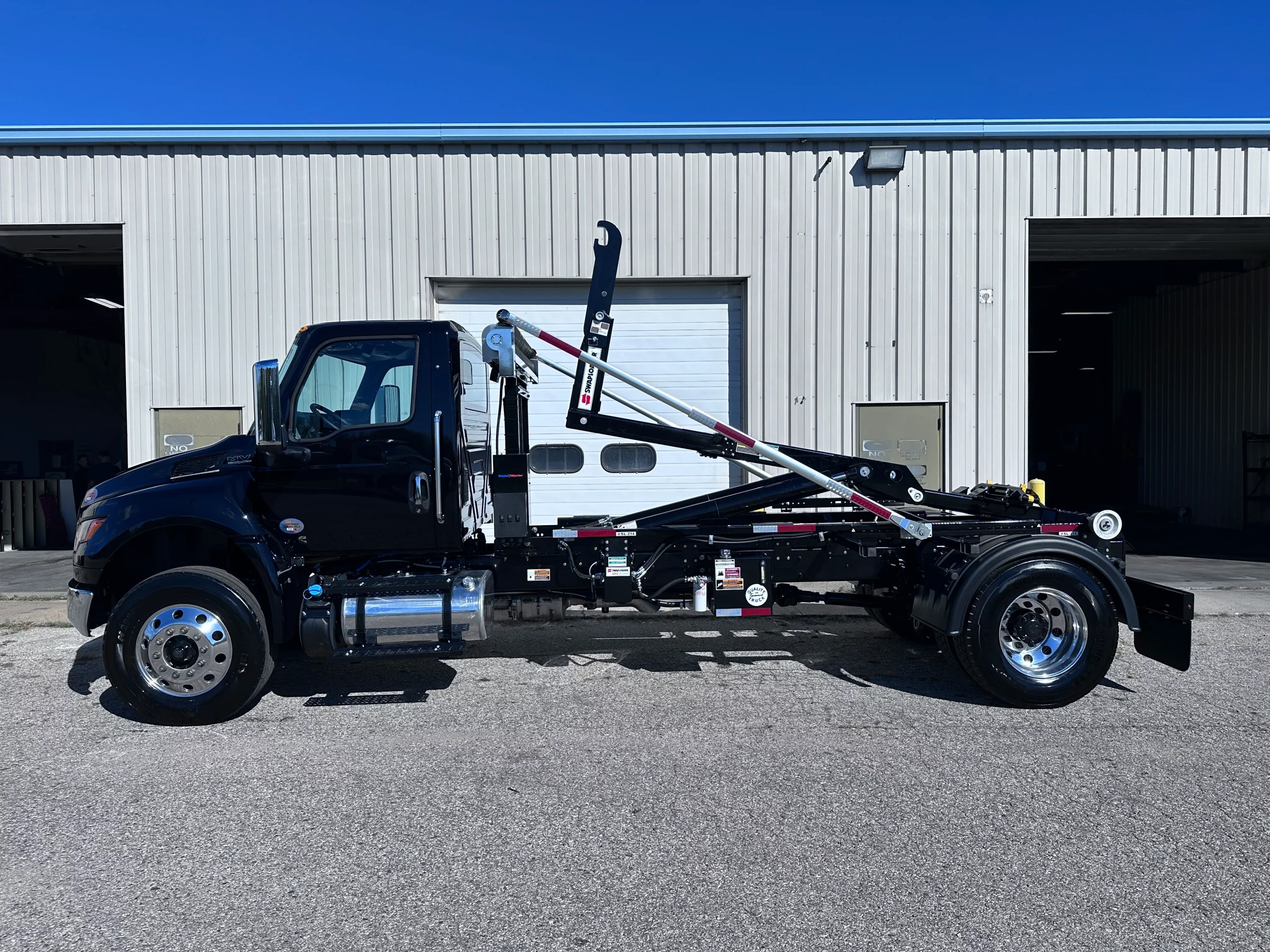 NEW 2026 International MV Hooklift Truck NEW 2026 International MV Hooklift Truck - image 5 of 6